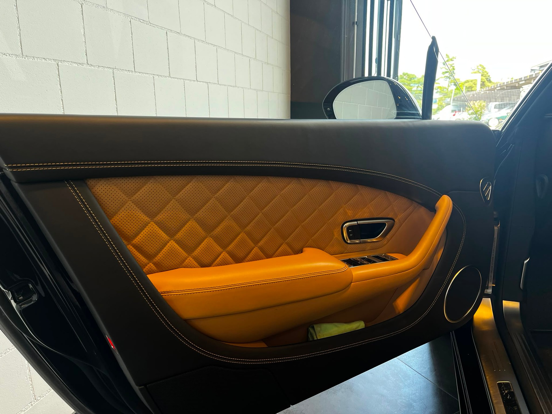 BENTLEY Continental GTC 4.0 V8 S-image-10