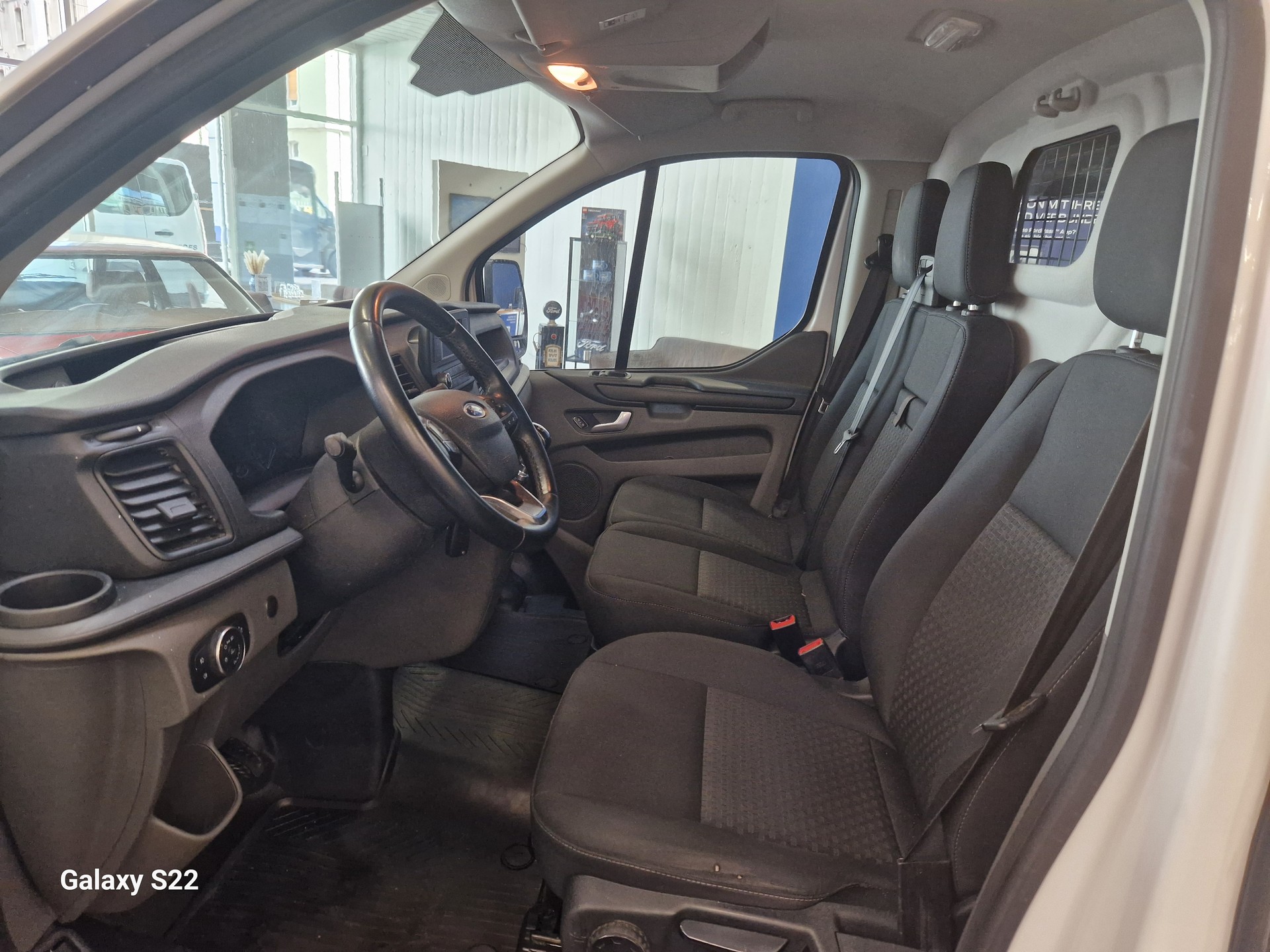 FORD Transit Custom Van 320 L1H1 Limited HEV1-image-4