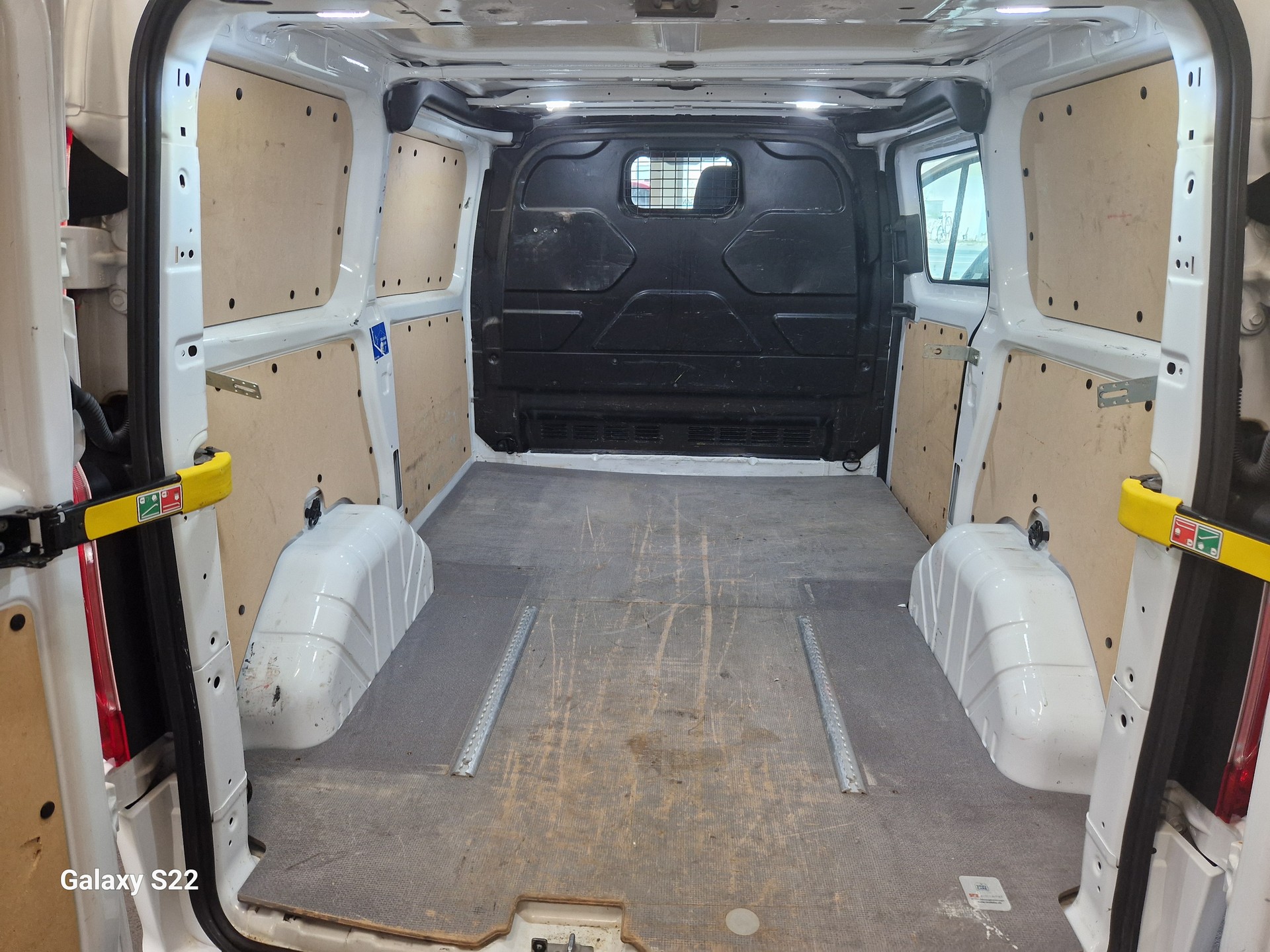 FORD Transit Custom Van 320 L1H1 Limited HEV1-image-9