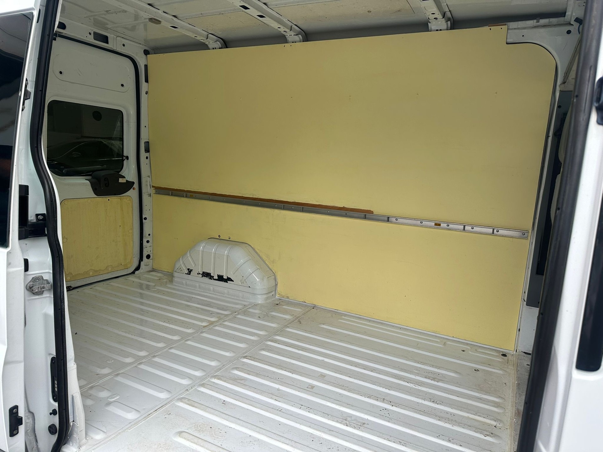 FORD Transit 2.2 TDCi 300 M Trend-image-13