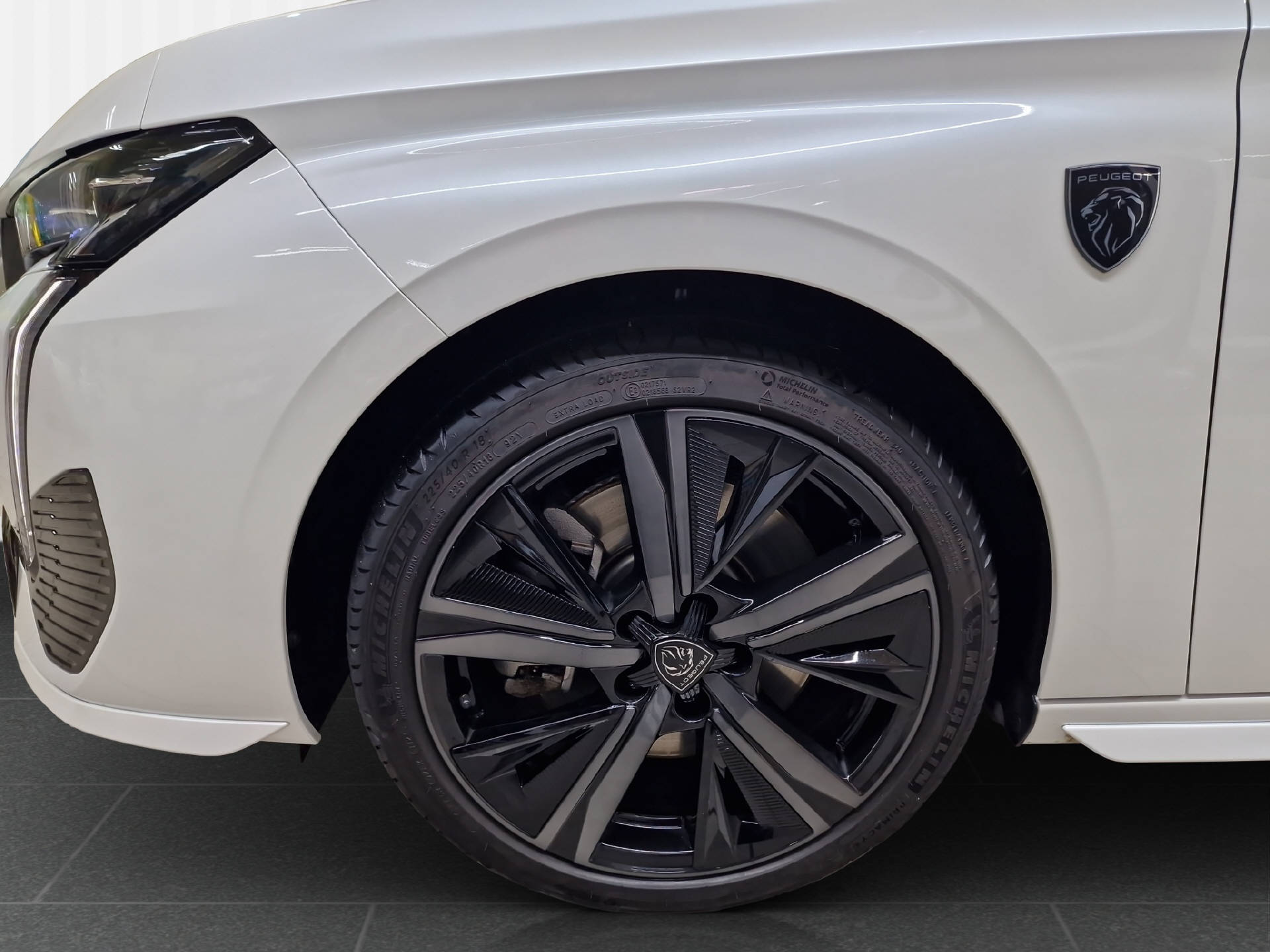 PEUGEOT 308 1.6 PHEV 225 GT-image-12