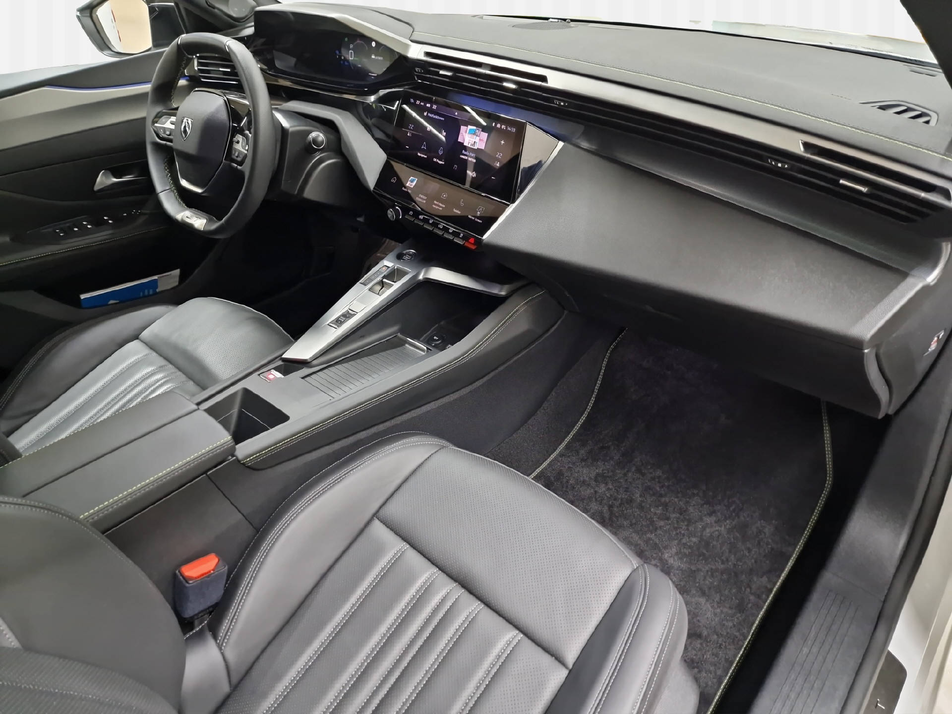 PEUGEOT 308 1.6 PHEV 225 GT-image-10
