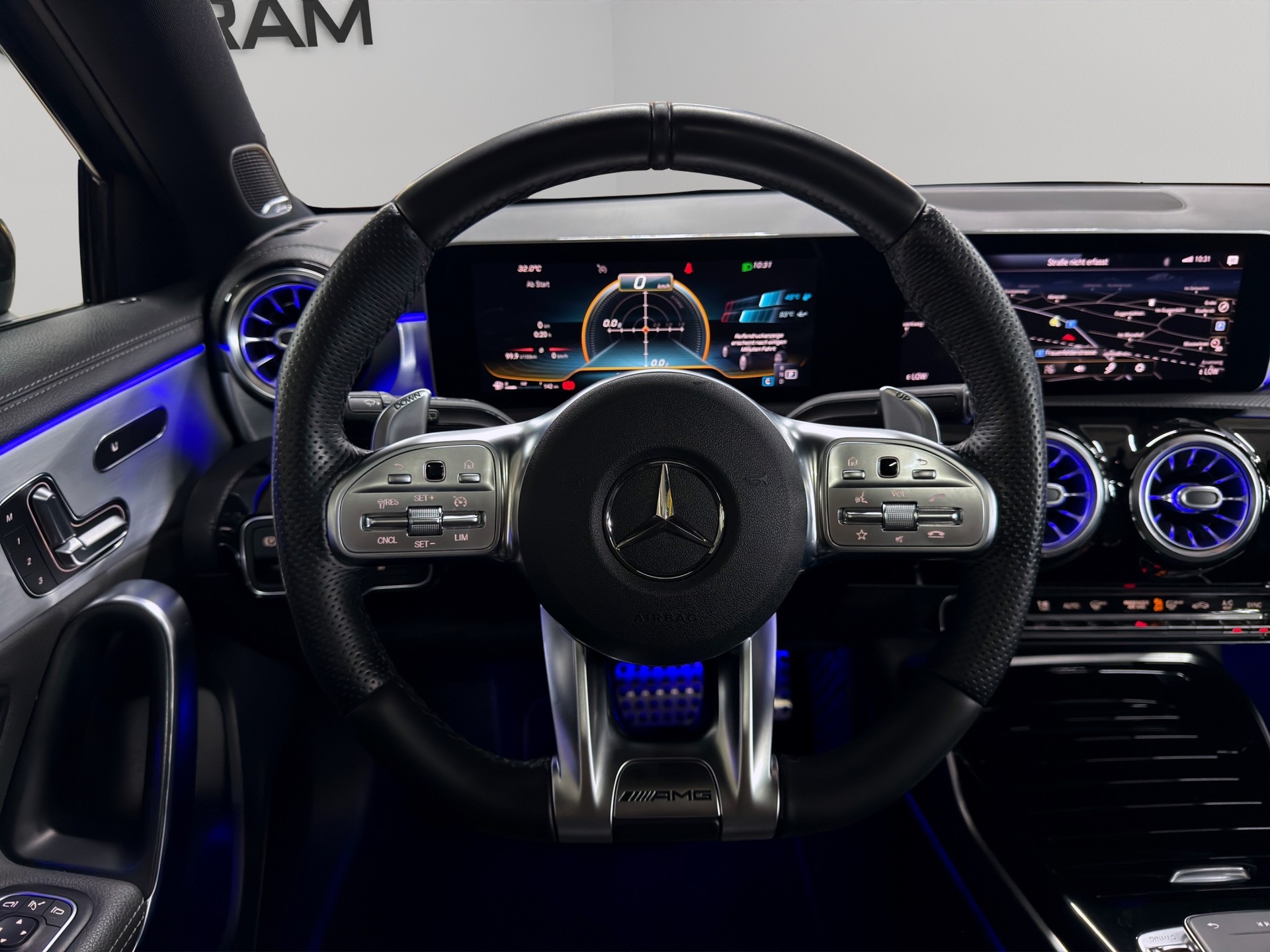 MERCEDES-BENZ A 35 AMG 4Matic Edition 1 Speedshift-image-15