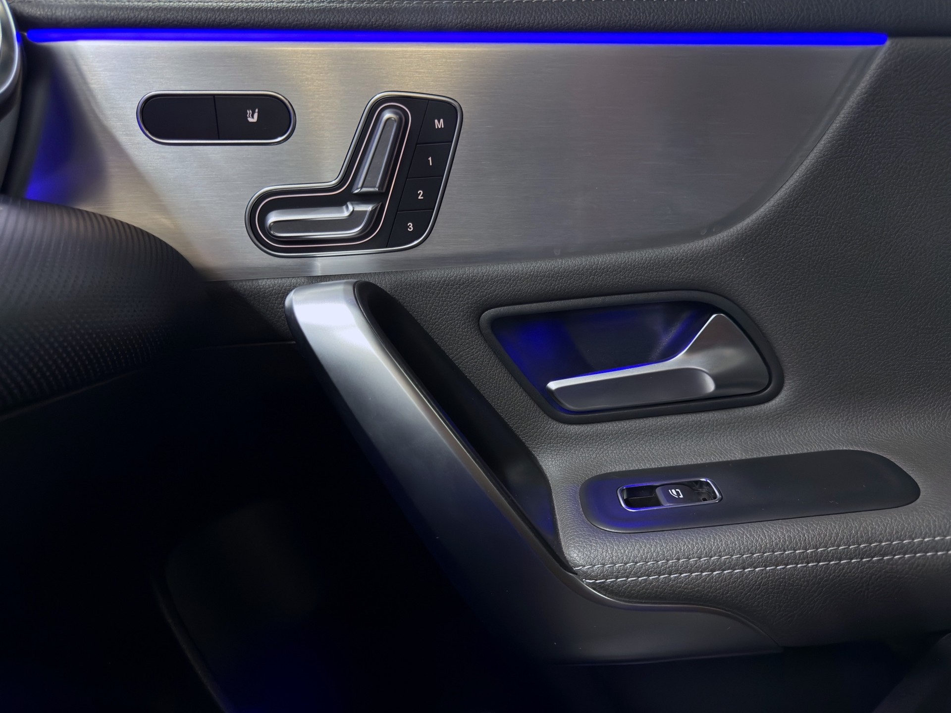 MERCEDES-BENZ A 35 AMG 4Matic Edition 1 Speedshift-image-25