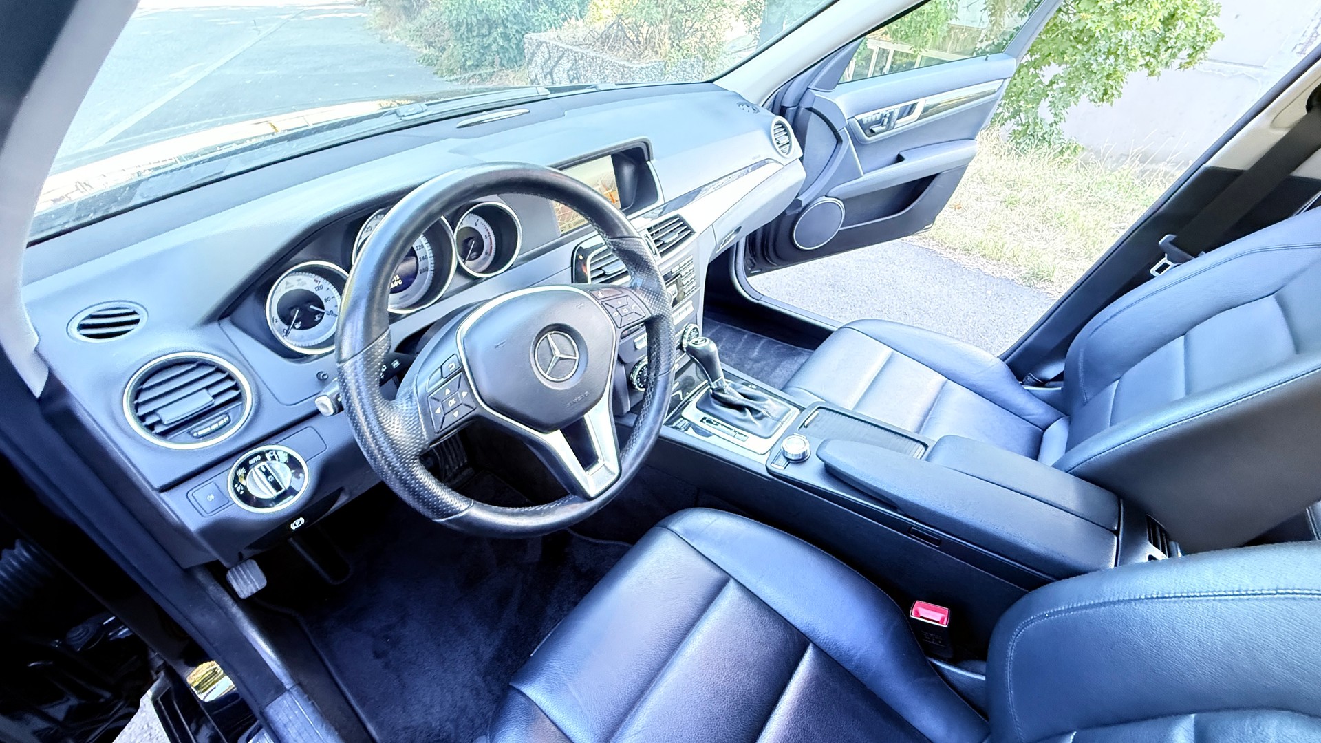 MERCEDES-BENZ C 250 CDI Avantgarde 4Matic 7G-Tronic-image-10