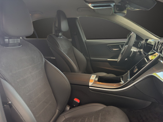 MERCEDES-BENZ C 300 4 Matic-image-11