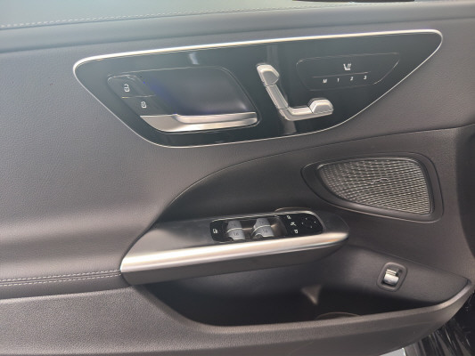 MERCEDES-BENZ C 300 4 Matic-image-9