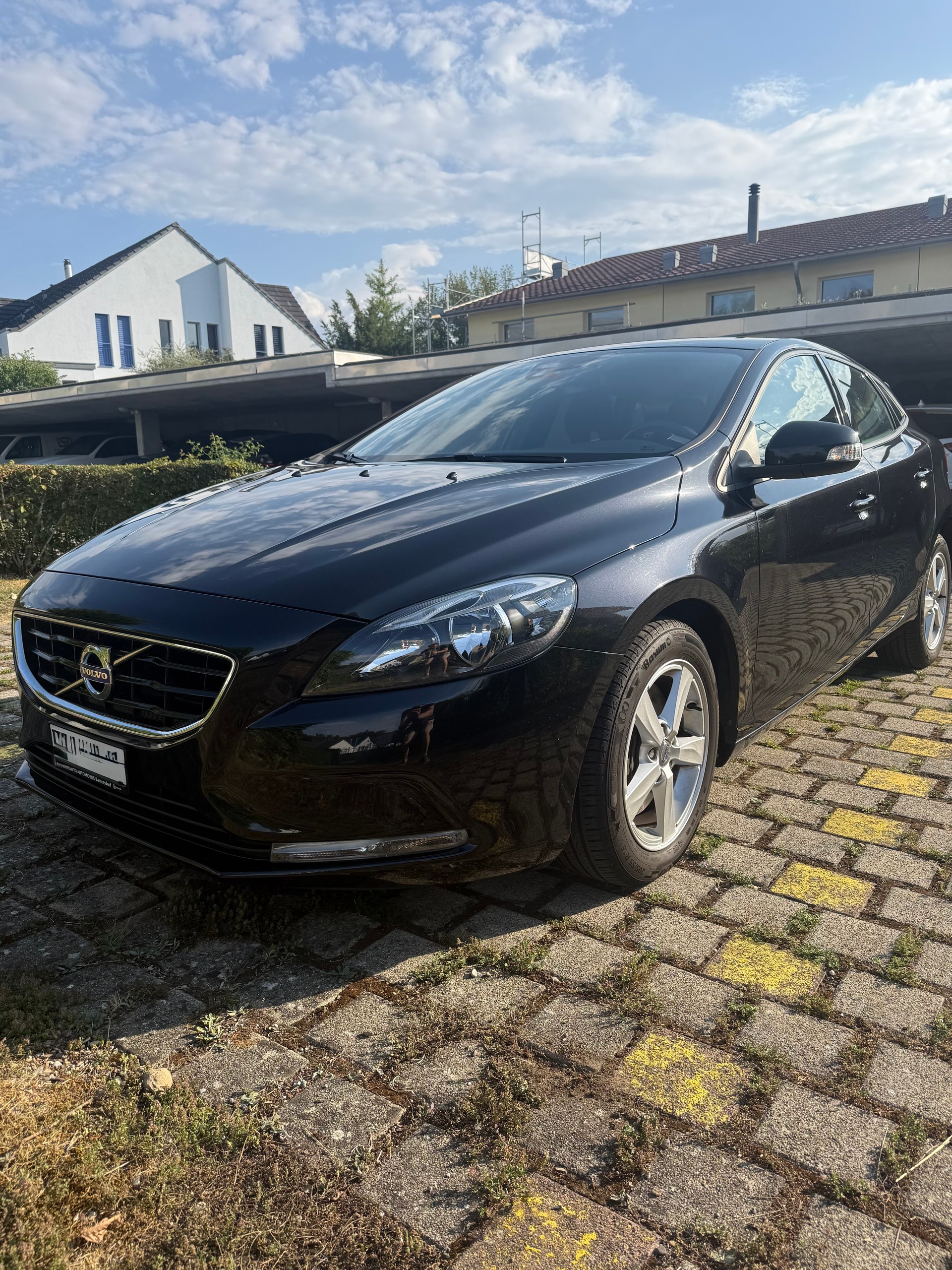 VOLVO V40-image-0