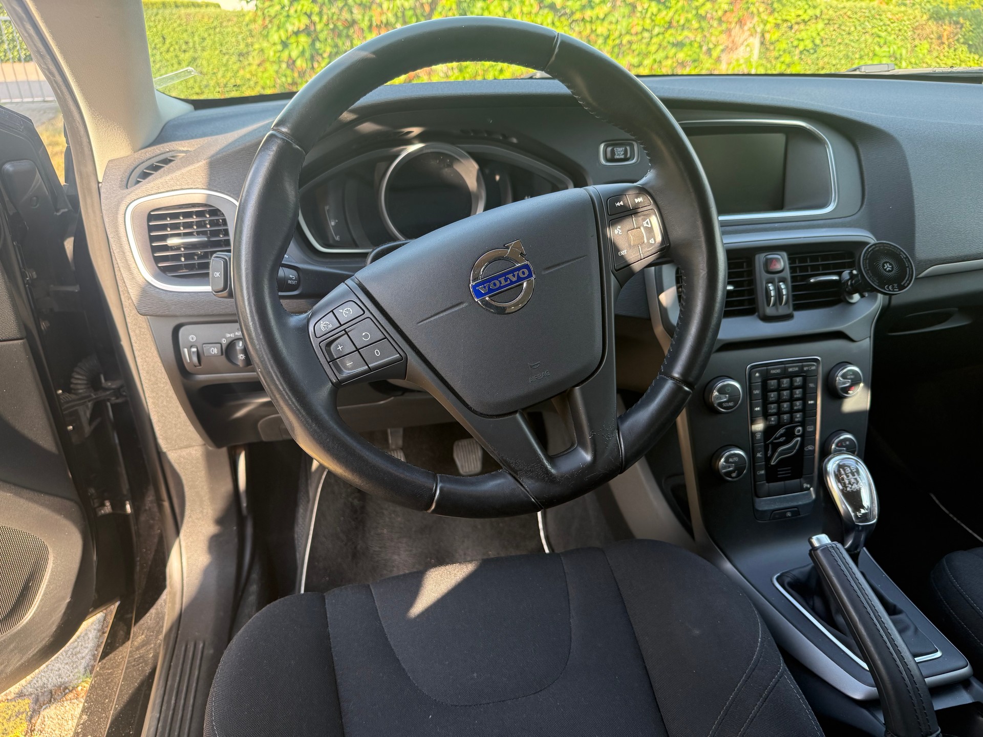 VOLVO V40-image-5