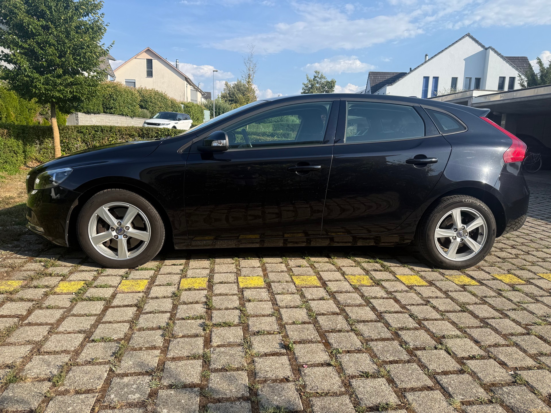 VOLVO V40-image-2