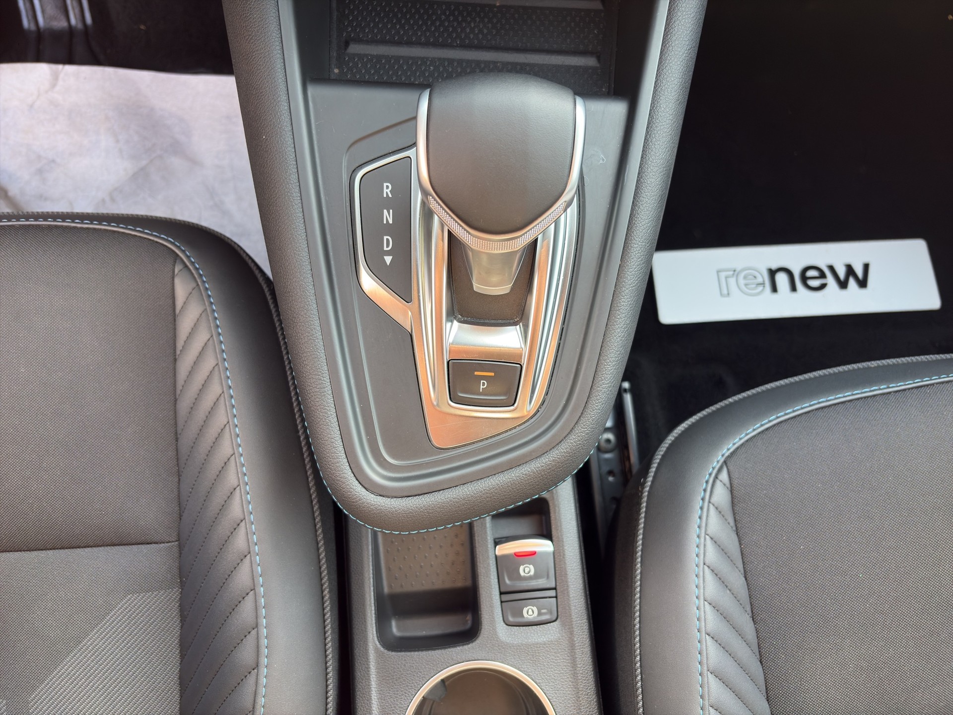 RENAULT Captur 1.3 TCe Esprit Alpine EDC-image-19