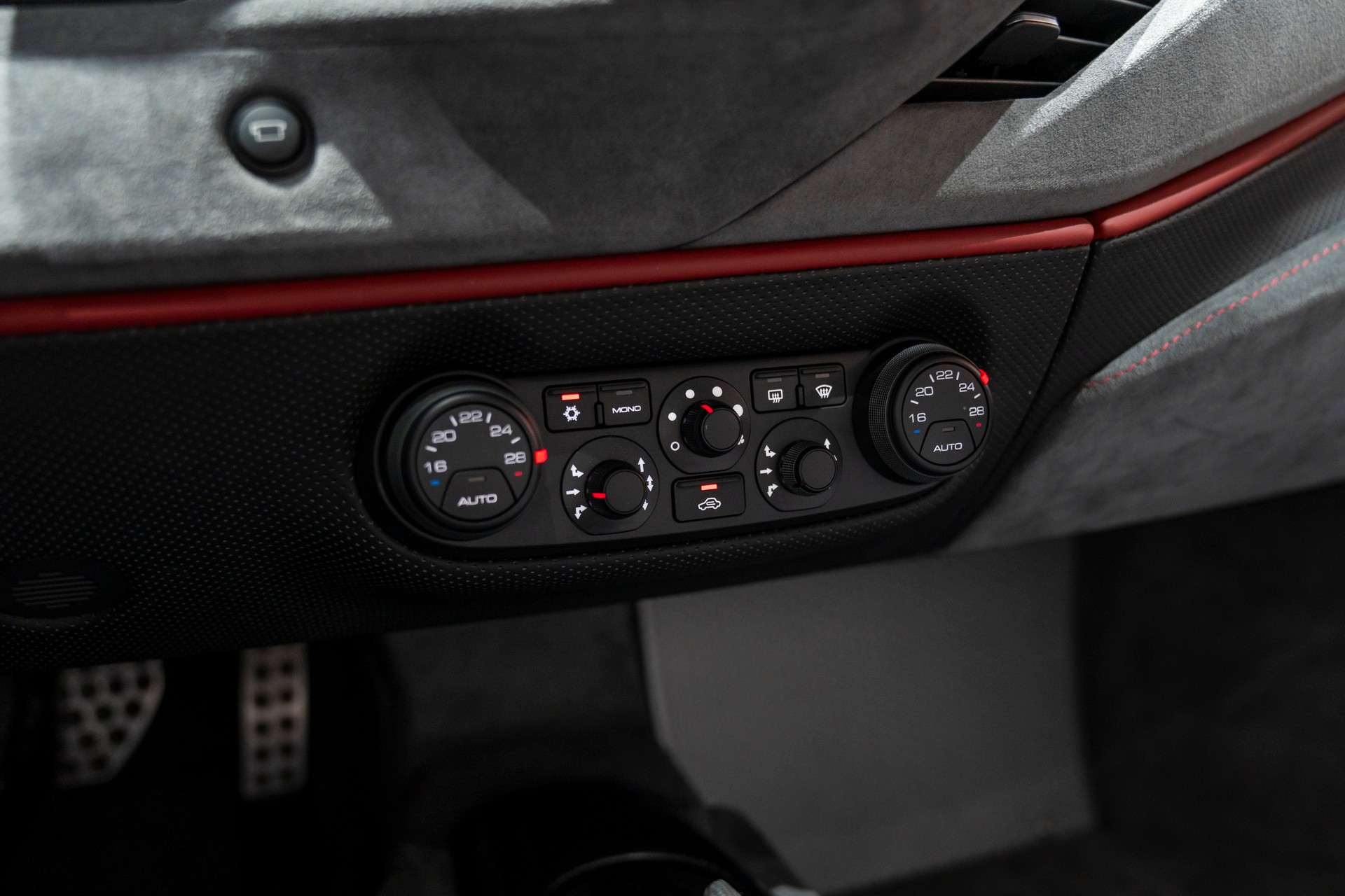 FERRARI 488 Pista Spider 3.9 V8-image-22