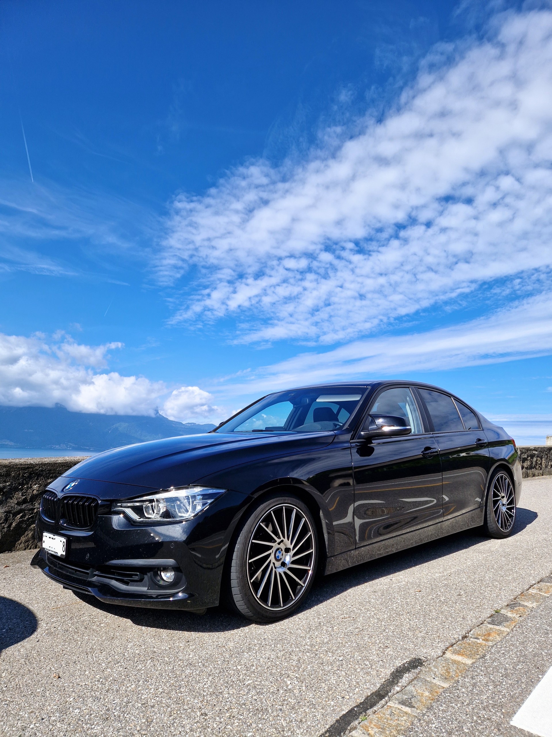 BMW 320i xDrive Steptronic Facelift-image-0