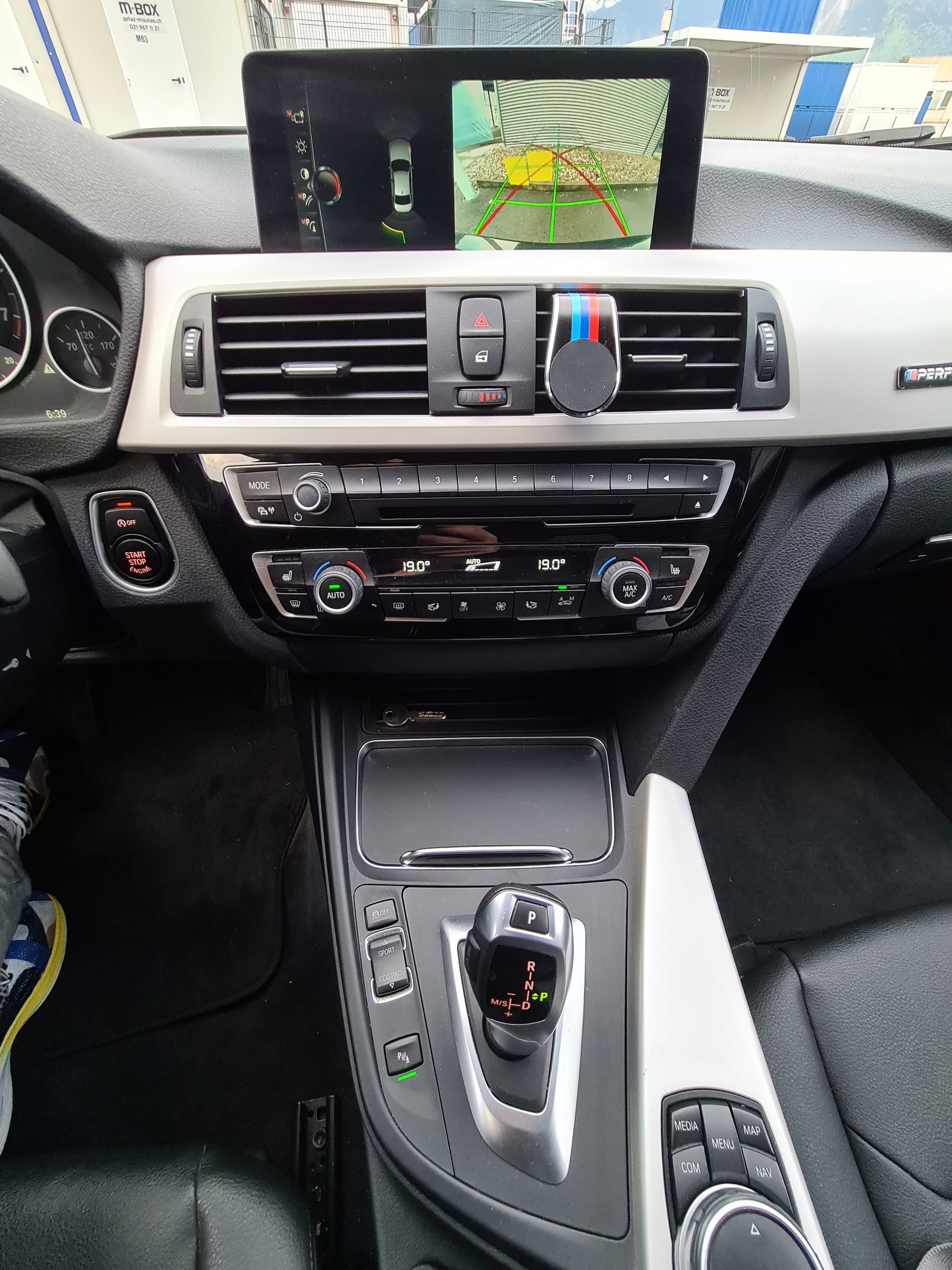 BMW 320i xDrive Steptronic Facelift-image-3