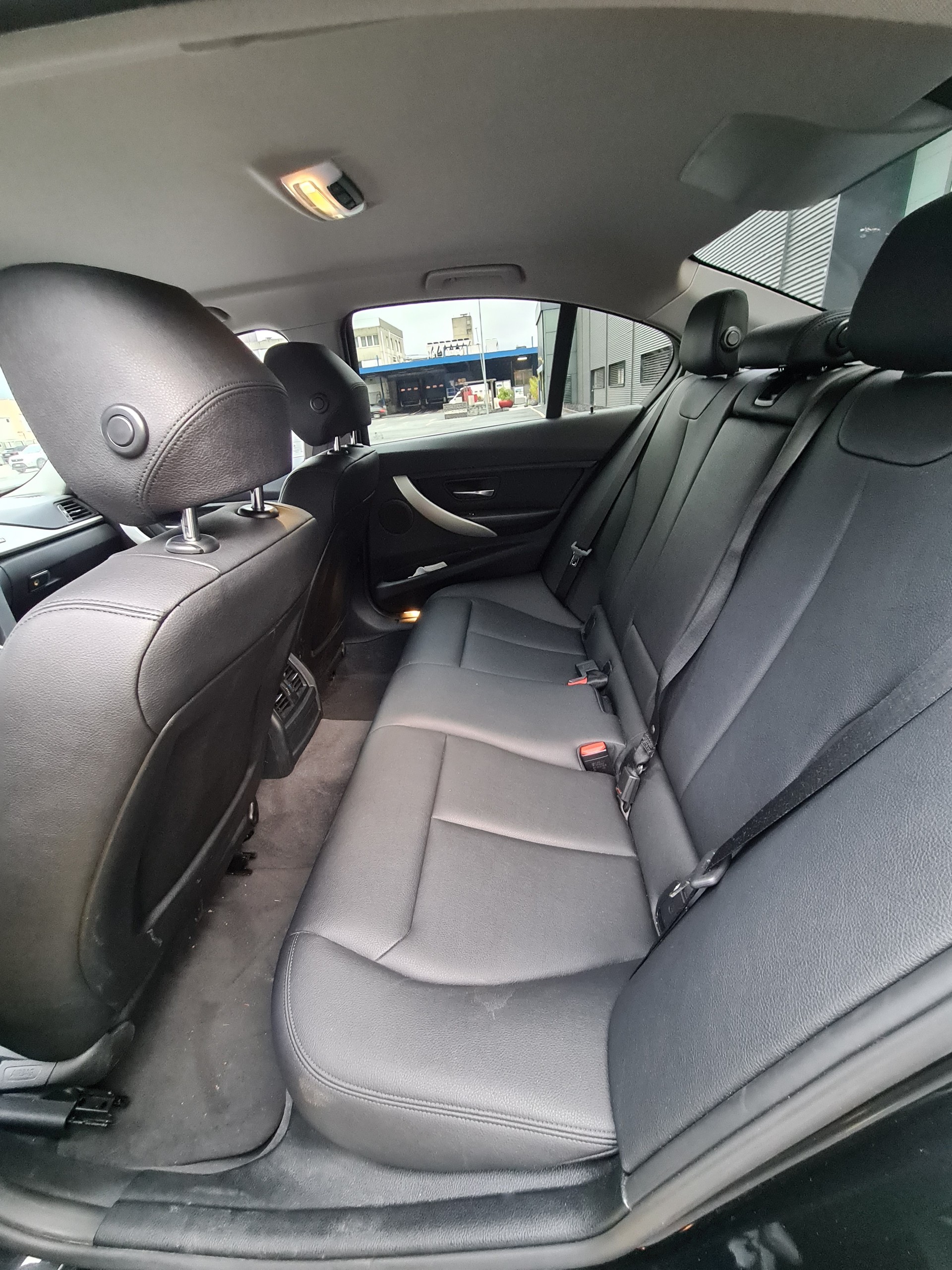 BMW 320i xDrive Steptronic Facelift-image-5