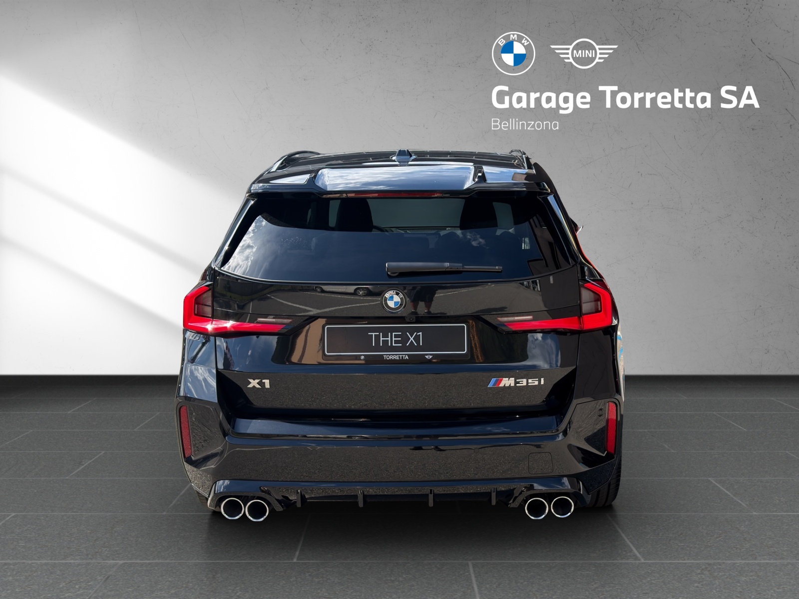 BMW X1 xDrive M35i-showroom-element-3