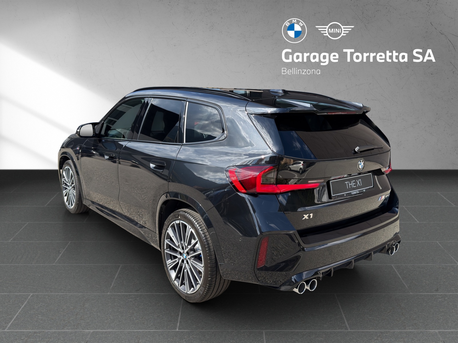 BMW X1 xDrive M35i-showroom-element-2