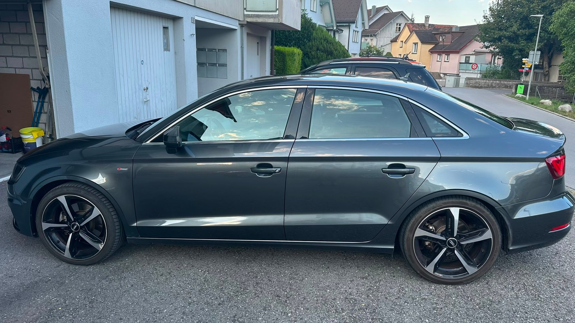AUDI Sedan-image-2