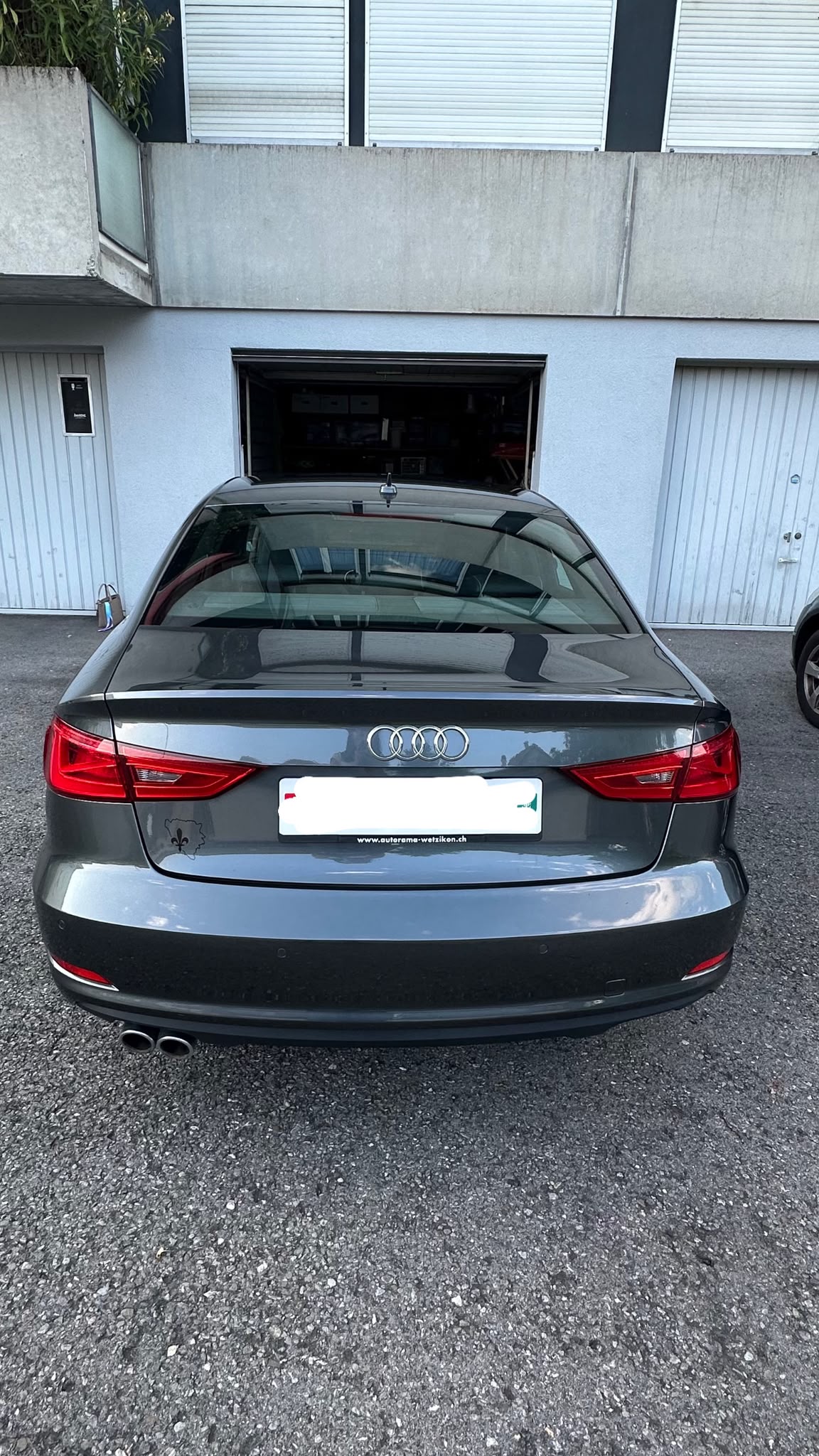 AUDI Sedan-image-3