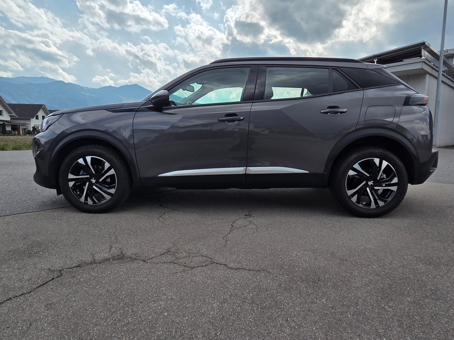 PEUGEOT 2008 1.2 PureTech Allure EAT8-image-7