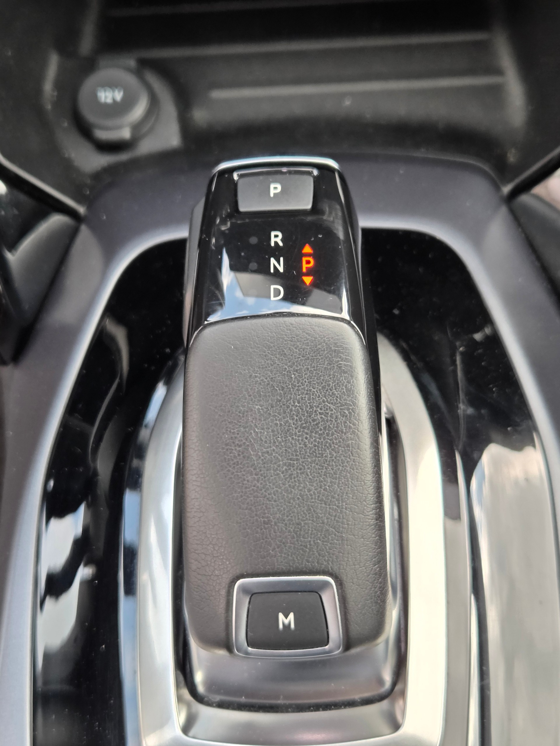 PEUGEOT 2008 1.2 PureTech Allure EAT8-image-12