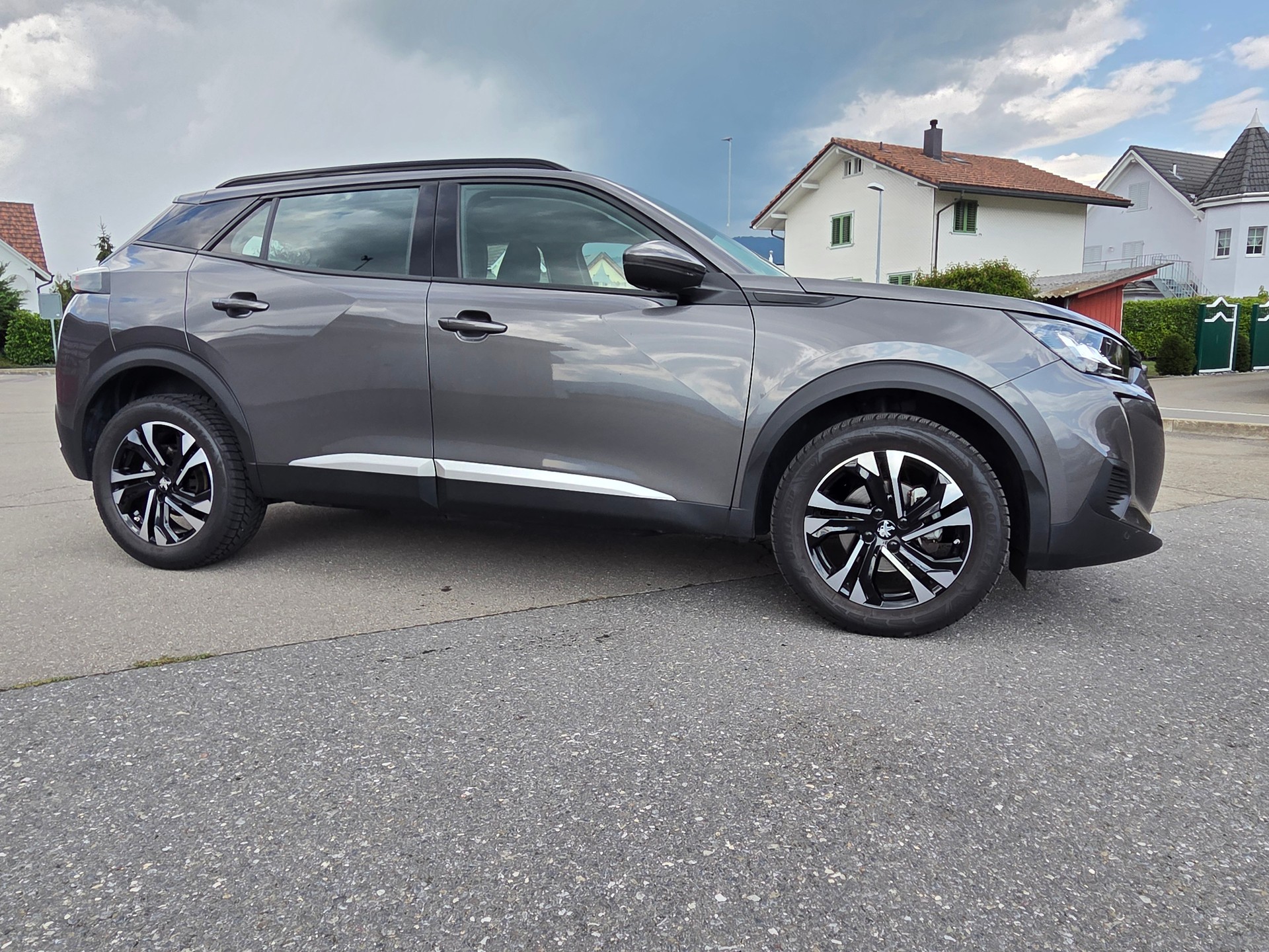 PEUGEOT 2008 1.2 PureTech Allure EAT8-image-3