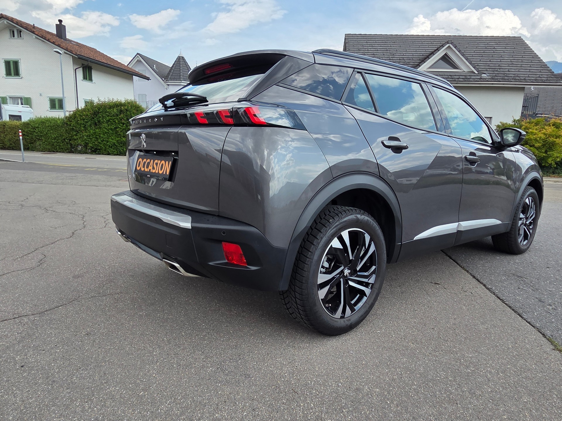 PEUGEOT 2008 1.2 PureTech Allure EAT8-image-4