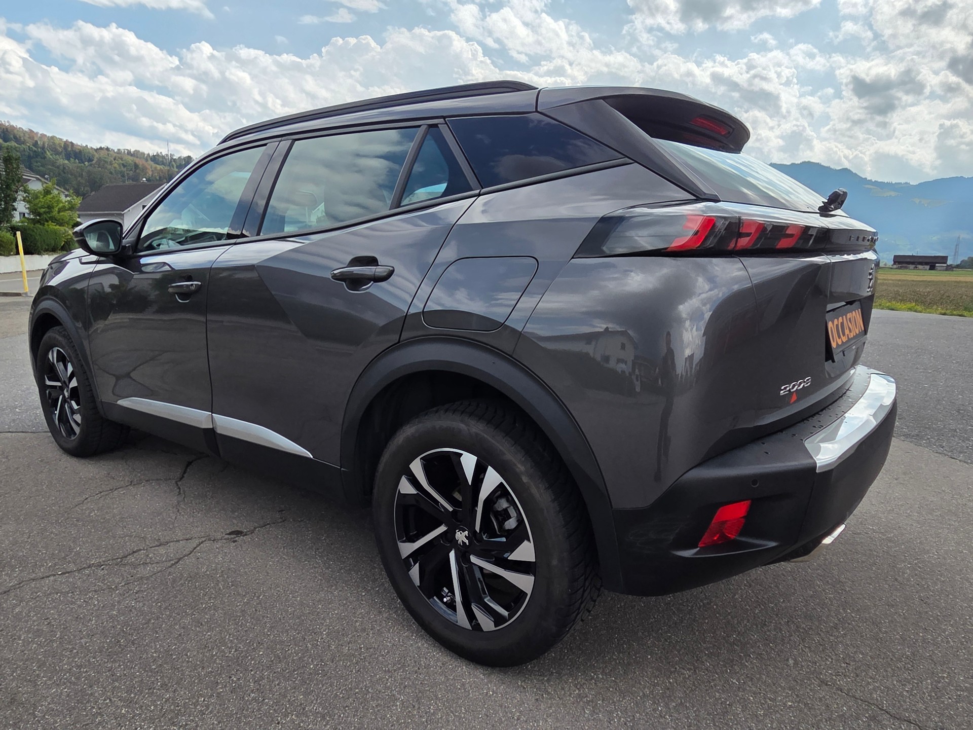 PEUGEOT 2008 1.2 PureTech Allure EAT8-image-6