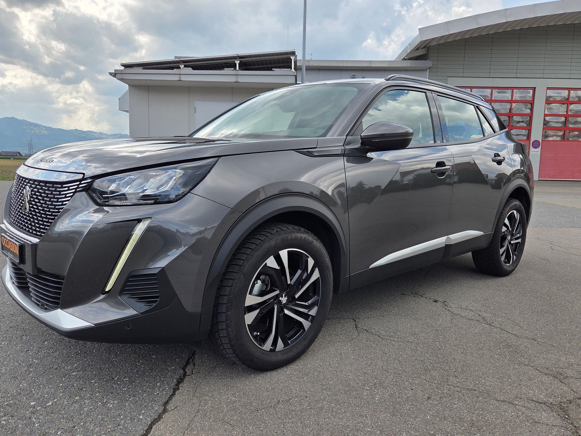 PEUGEOT 2008 1.2 PureTech Allure EAT8-image-1