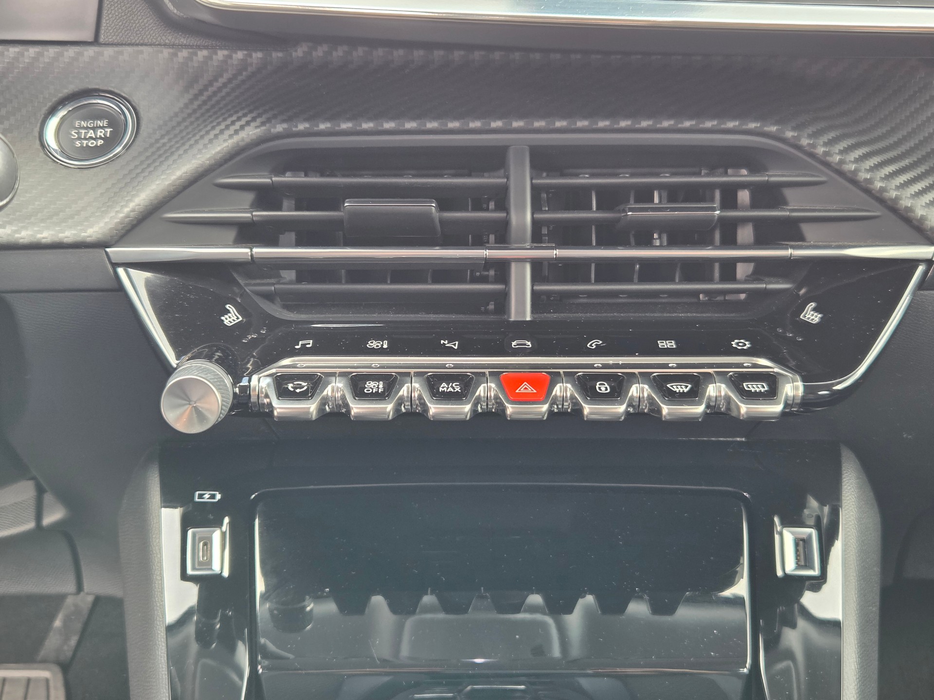 PEUGEOT 2008 1.2 PureTech Allure EAT8-image-11
