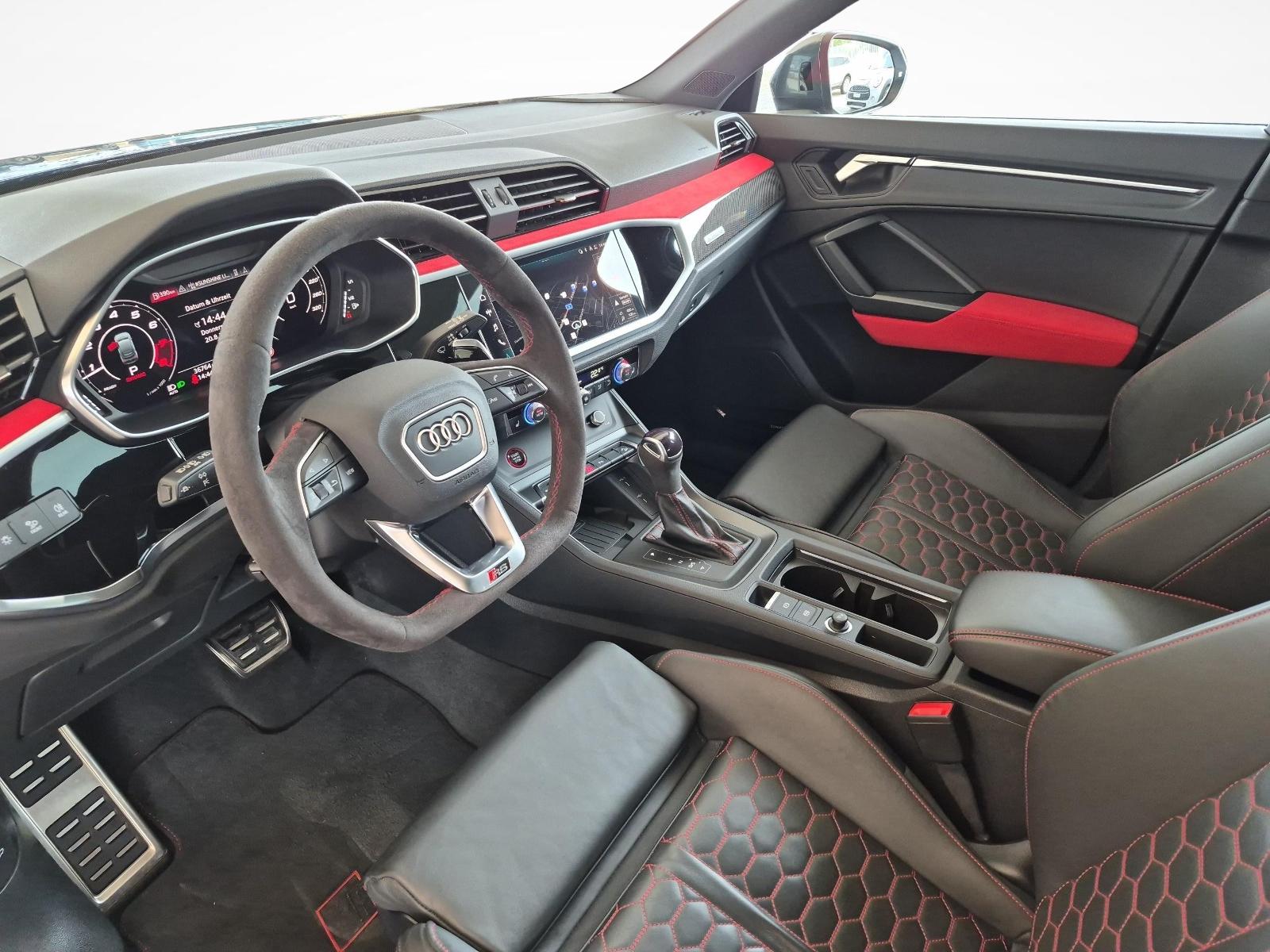 AUDI RS Q3 Sportback 2.5 TFSI quattro S-Tronic-image-12