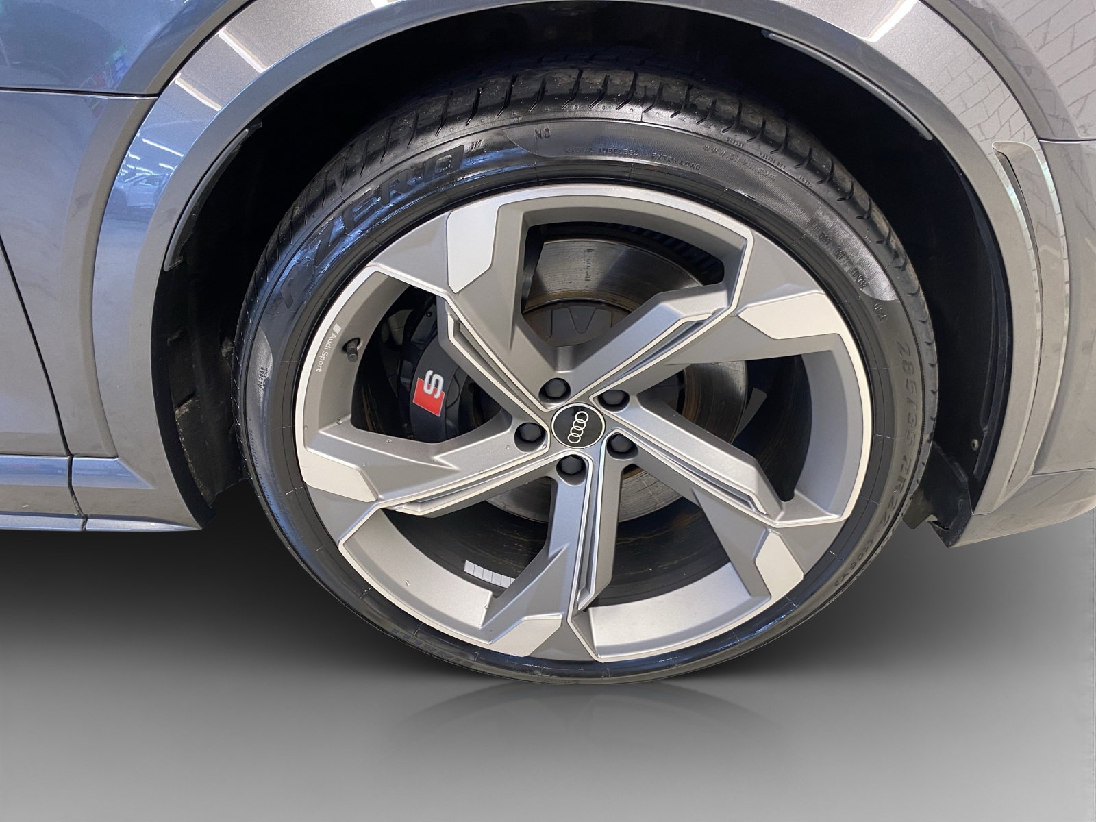 AUDI e-tron S Sportback quattro-image-15