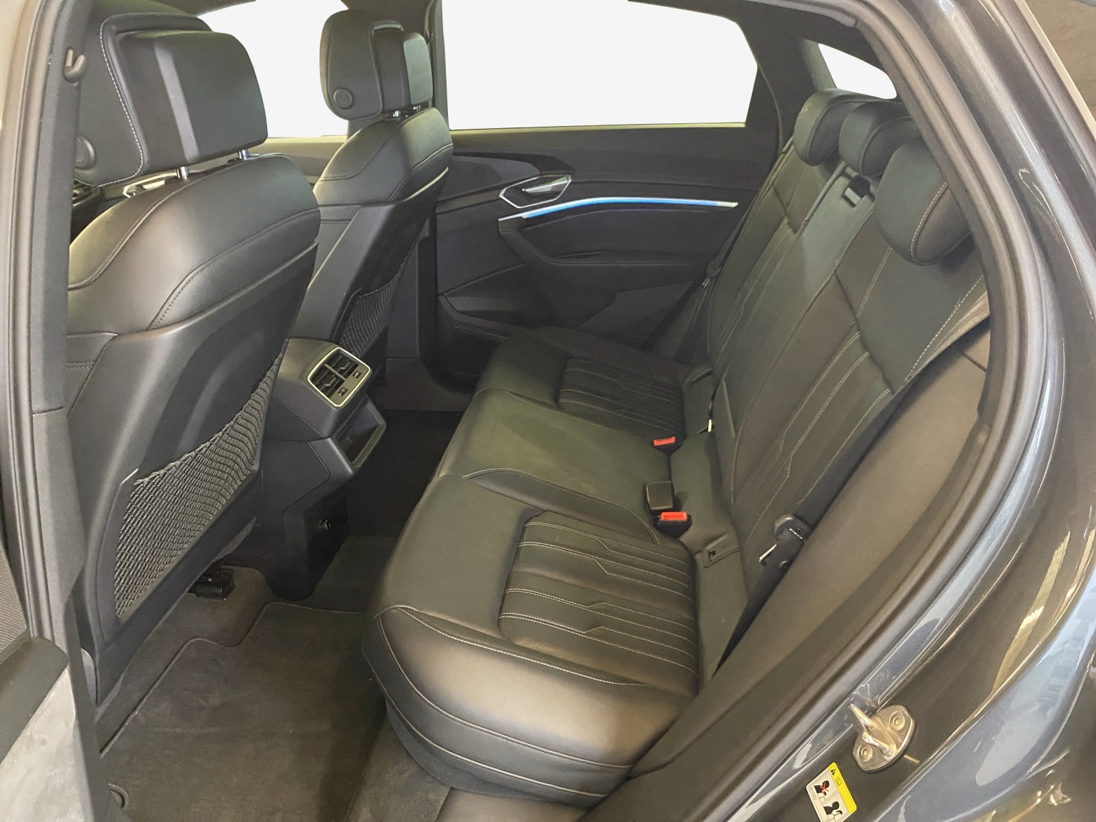AUDI e-tron S Sportback quattro-image-11