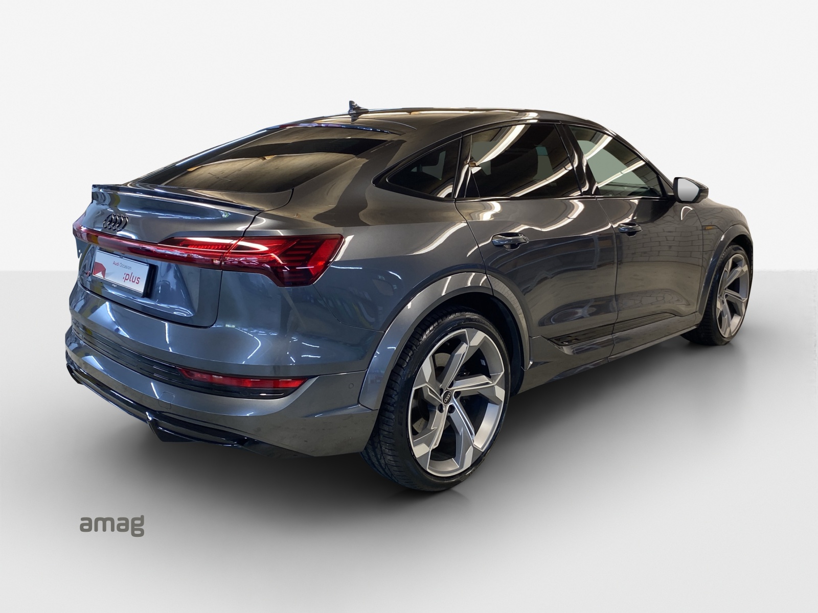 AUDI e-tron S Sportback quattro-image-4