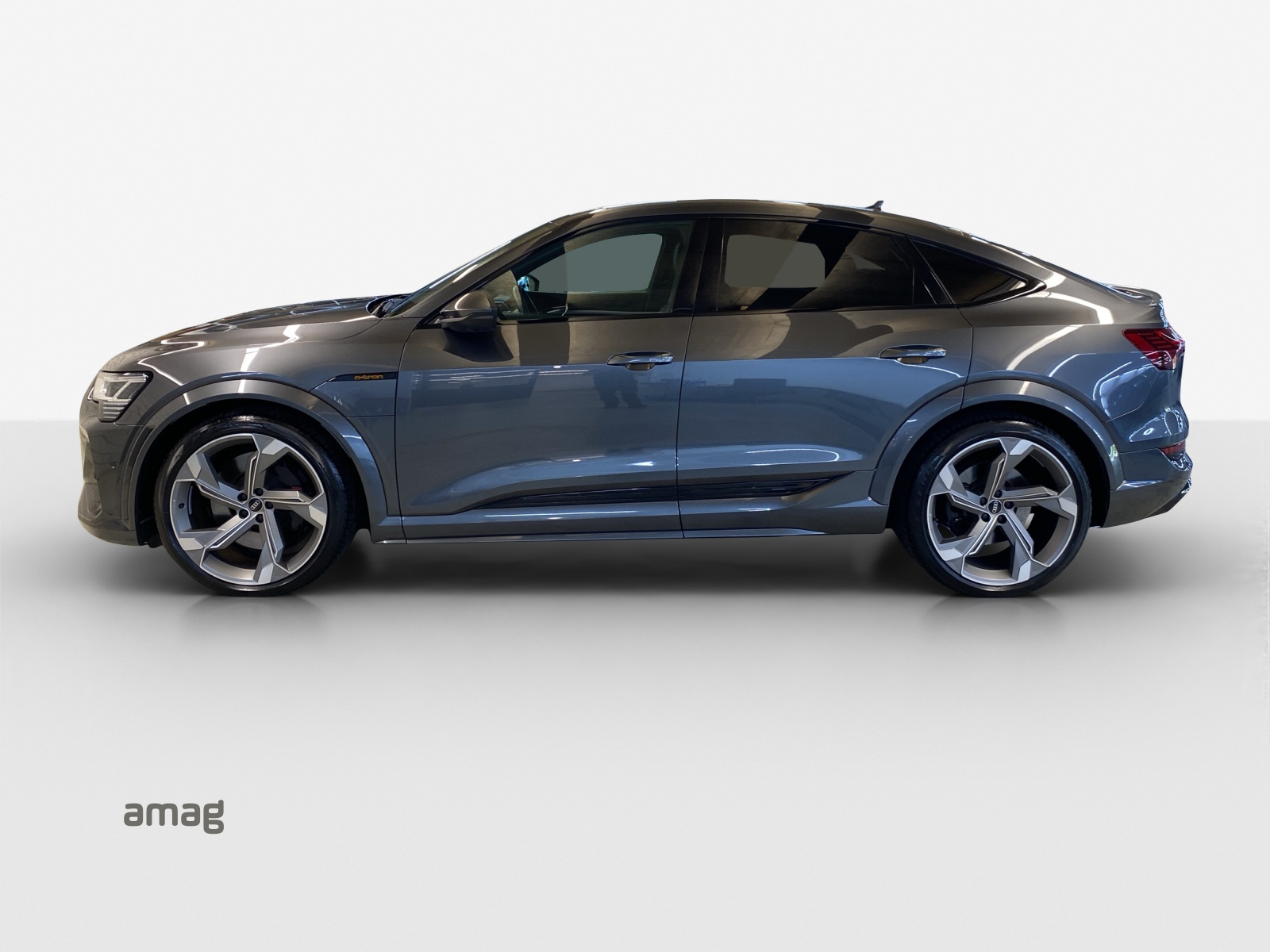 AUDI e-tron S Sportback quattro-showroom-element-1