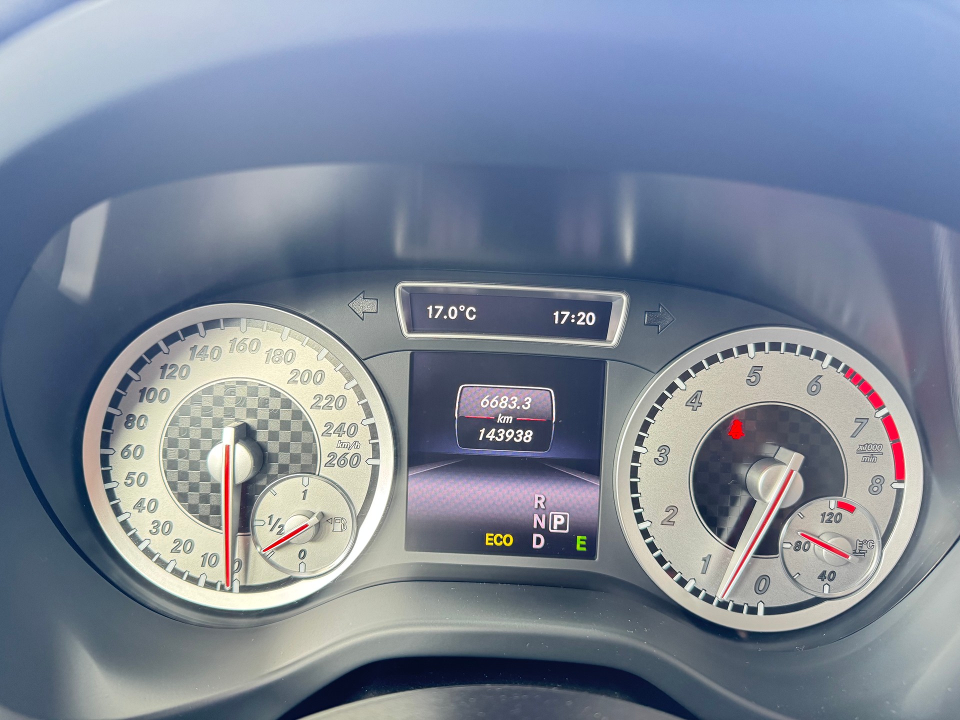 MERCEDES-BENZ A 250 AMG Line 4Matic 7G-DCT-image-10