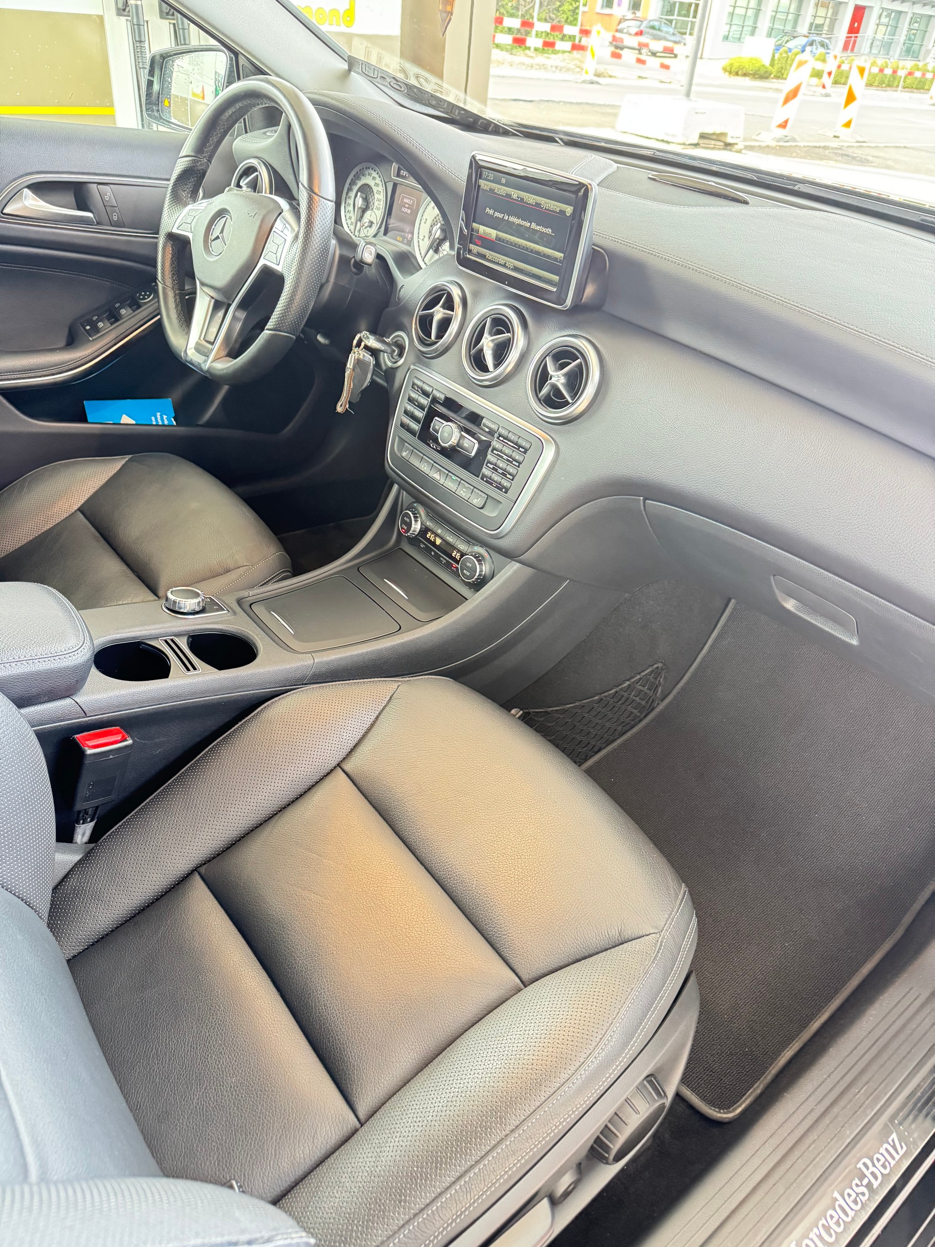 MERCEDES-BENZ A 250 AMG Line 4Matic 7G-DCT-image-6