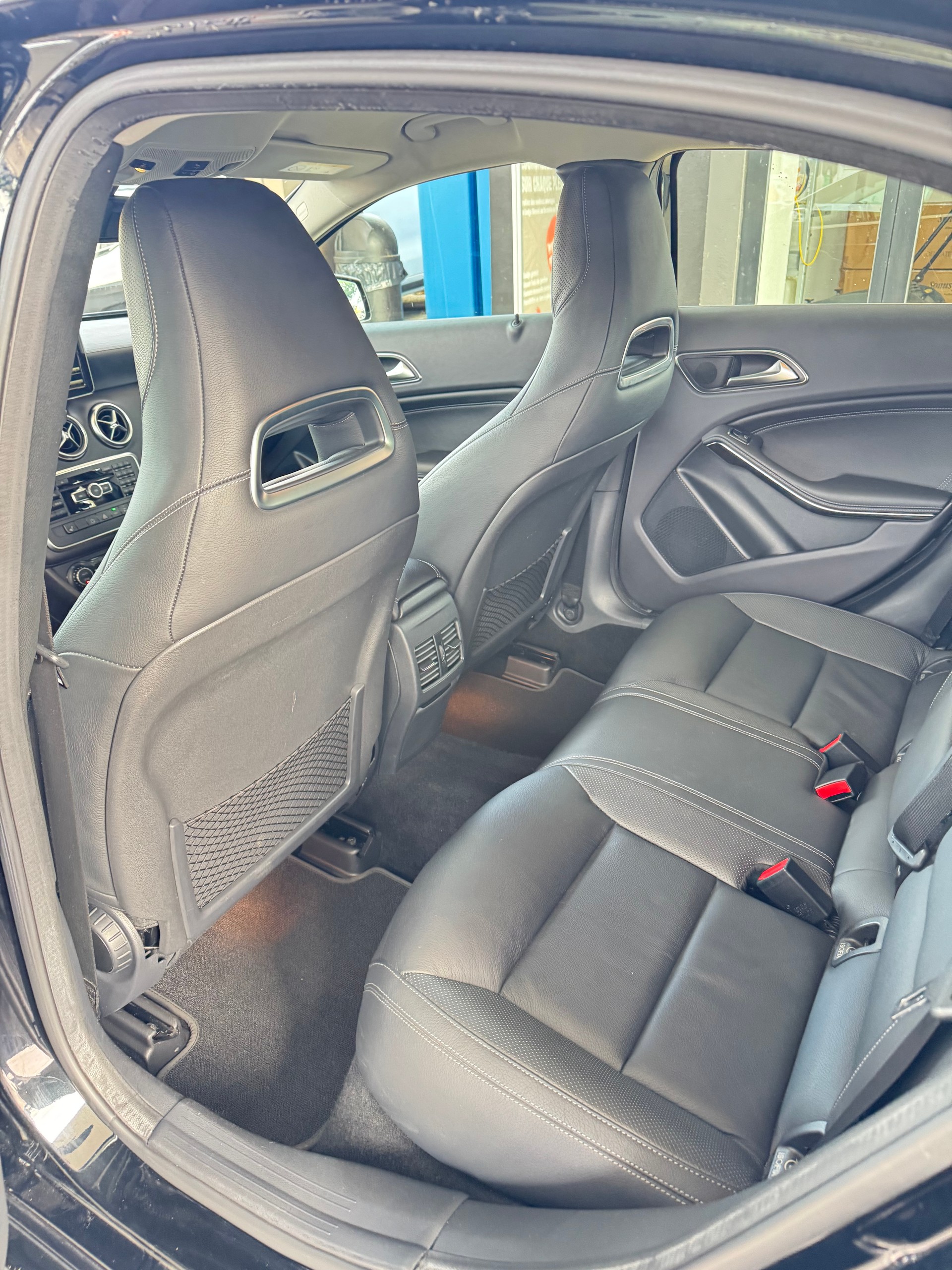 MERCEDES-BENZ A 250 AMG Line 4Matic 7G-DCT-image-9