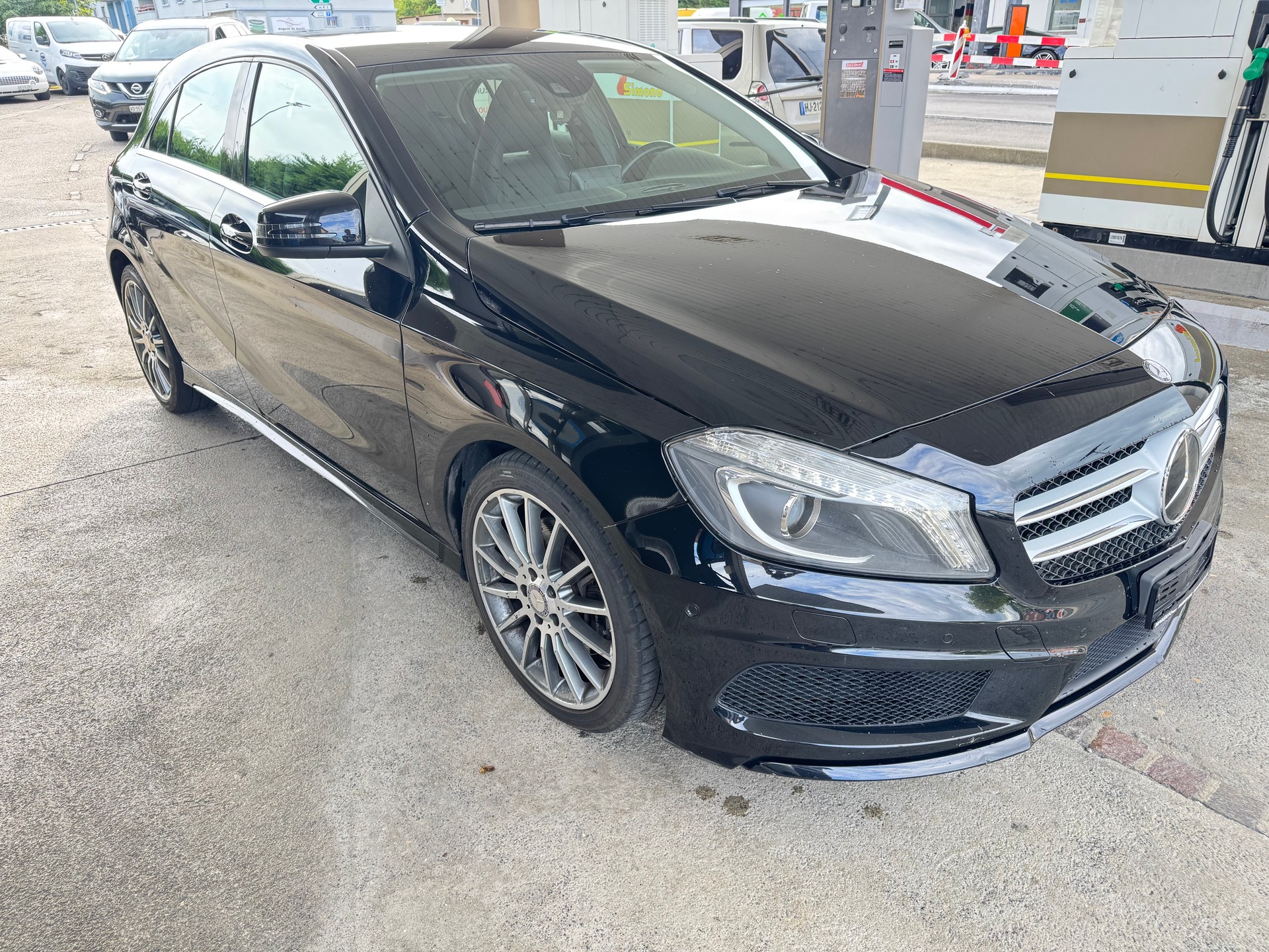 MERCEDES-BENZ A 250 AMG Line 4Matic 7G-DCT-image-1