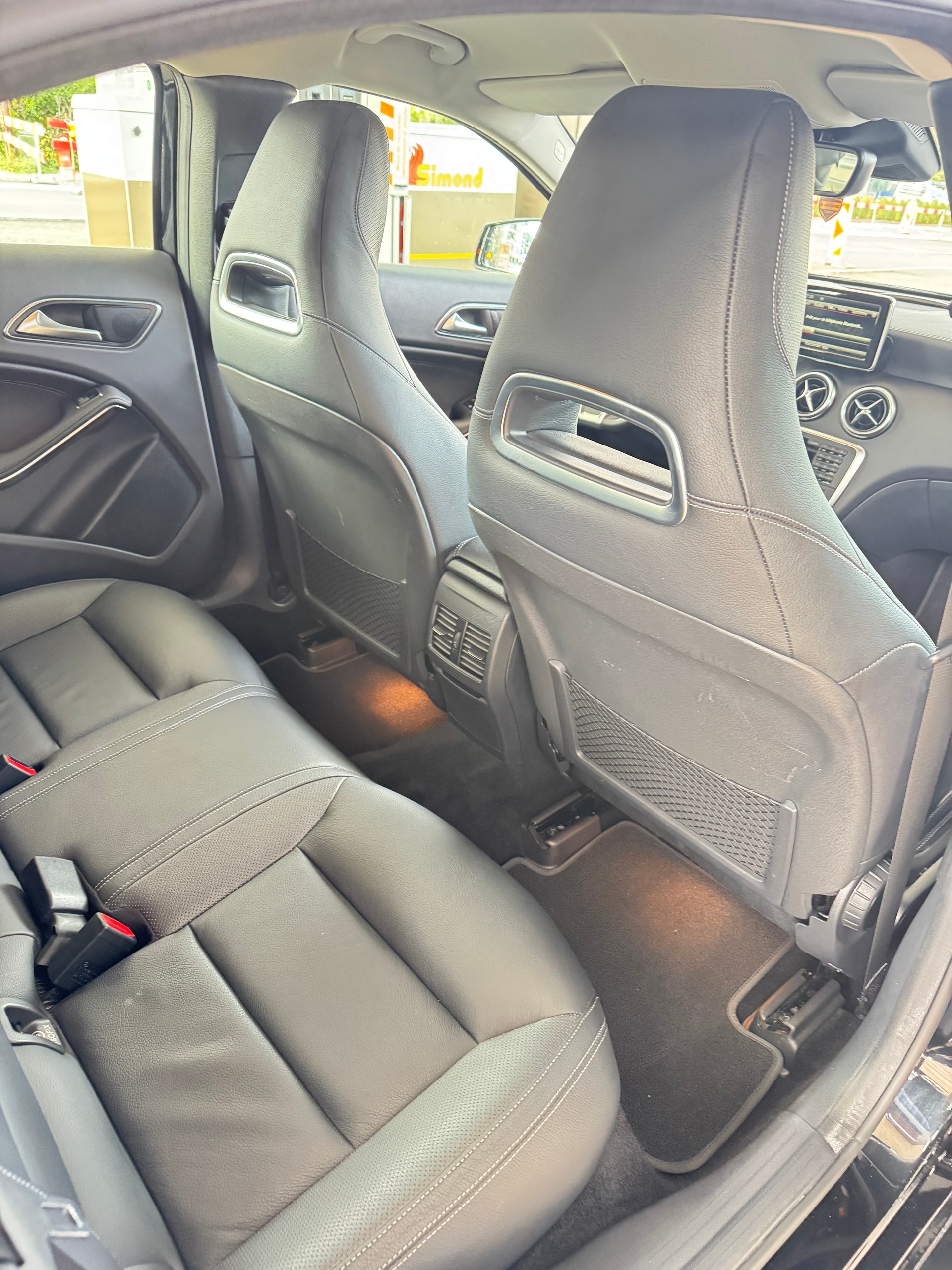 MERCEDES-BENZ A 250 AMG Line 4Matic 7G-DCT-image-8