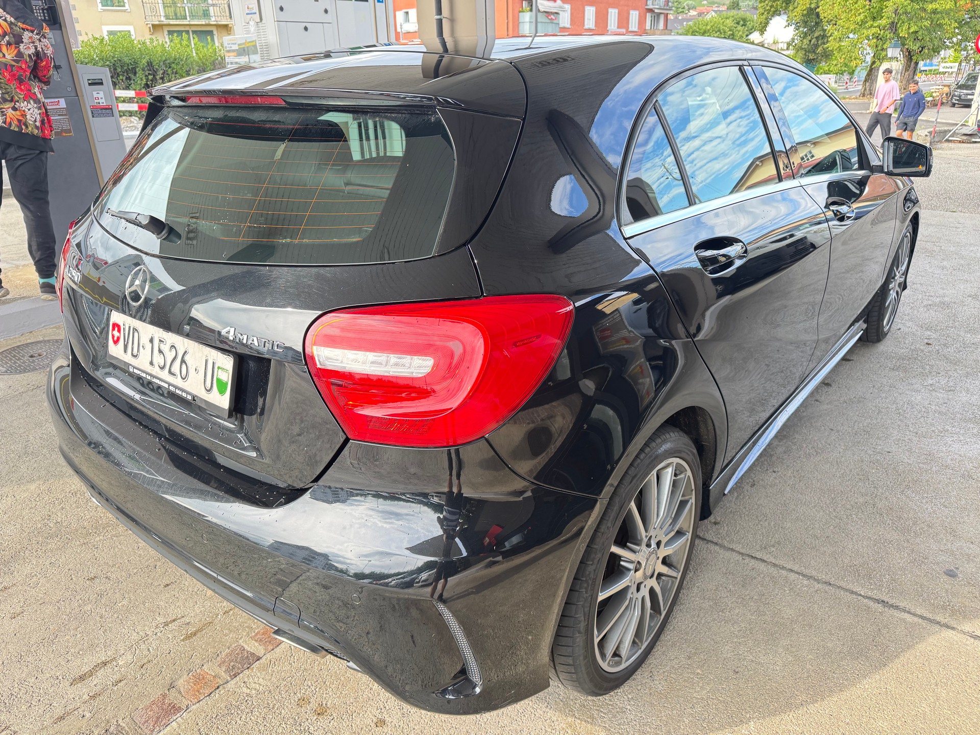 MERCEDES-BENZ A 250 AMG Line 4Matic 7G-DCT-image-3