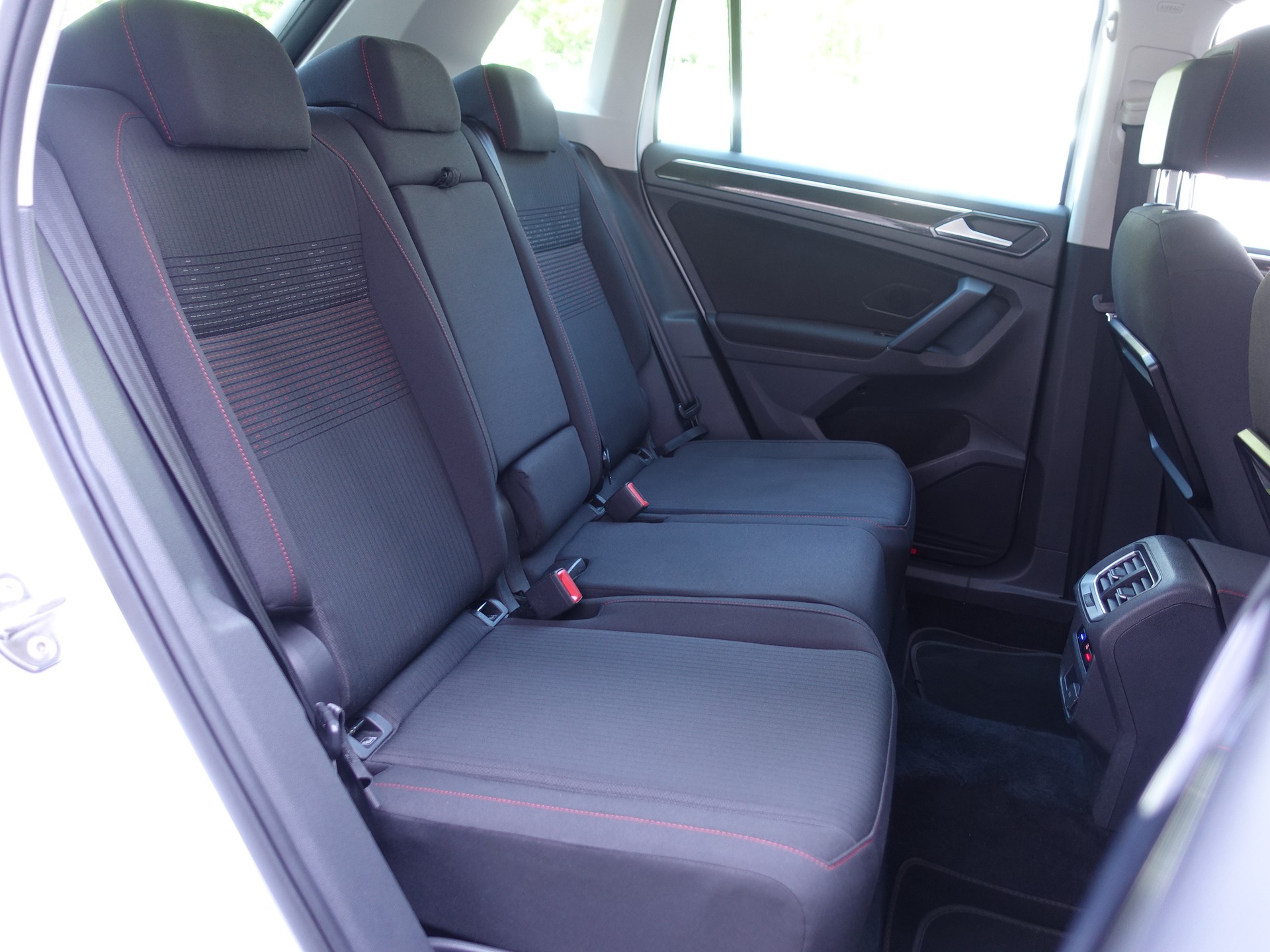 VW Tiguan 2.0 TDI SCR Sound 4Motion DSG-image-17