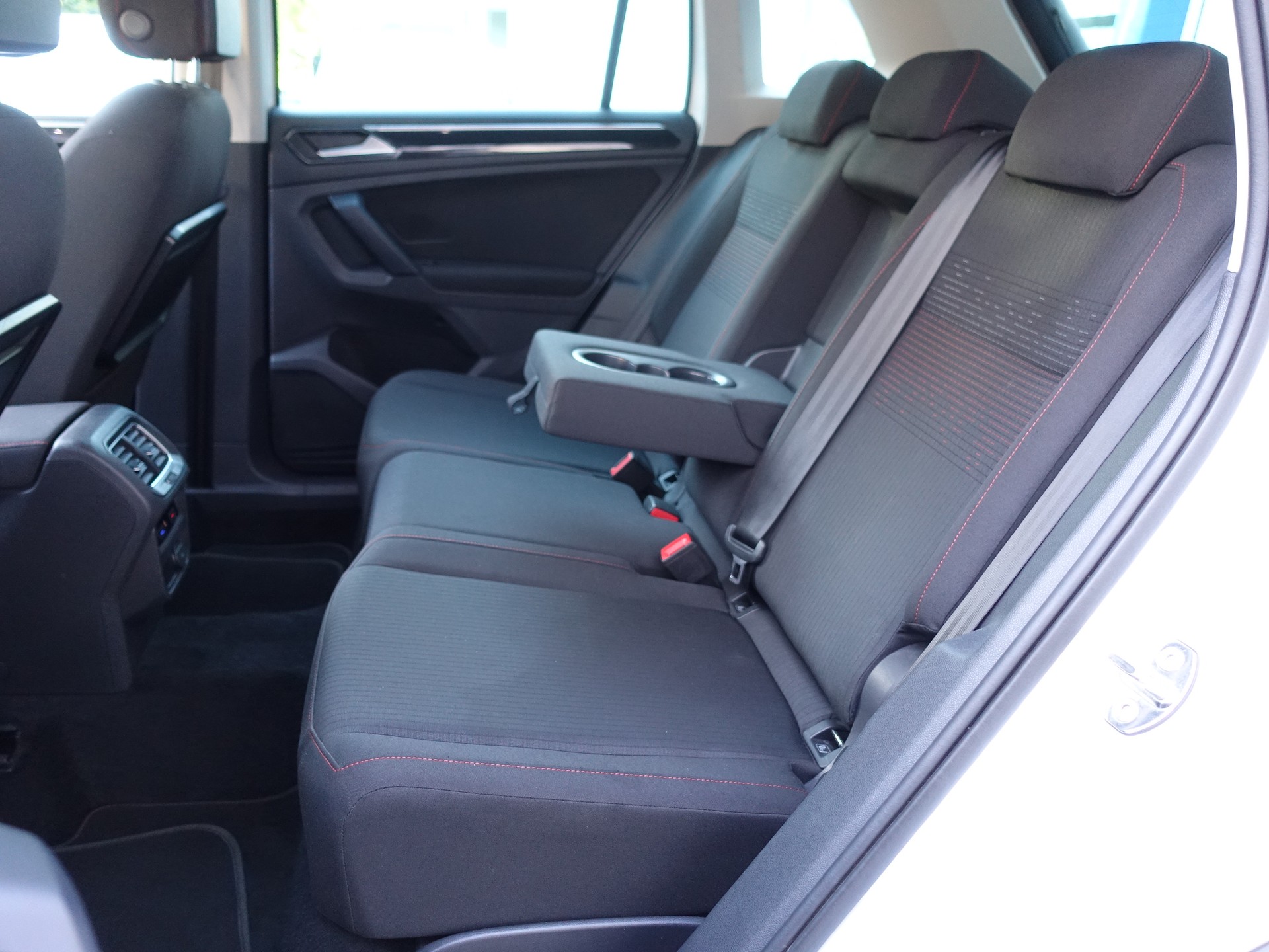 VW Tiguan 2.0 TDI SCR Sound 4Motion DSG-image-16