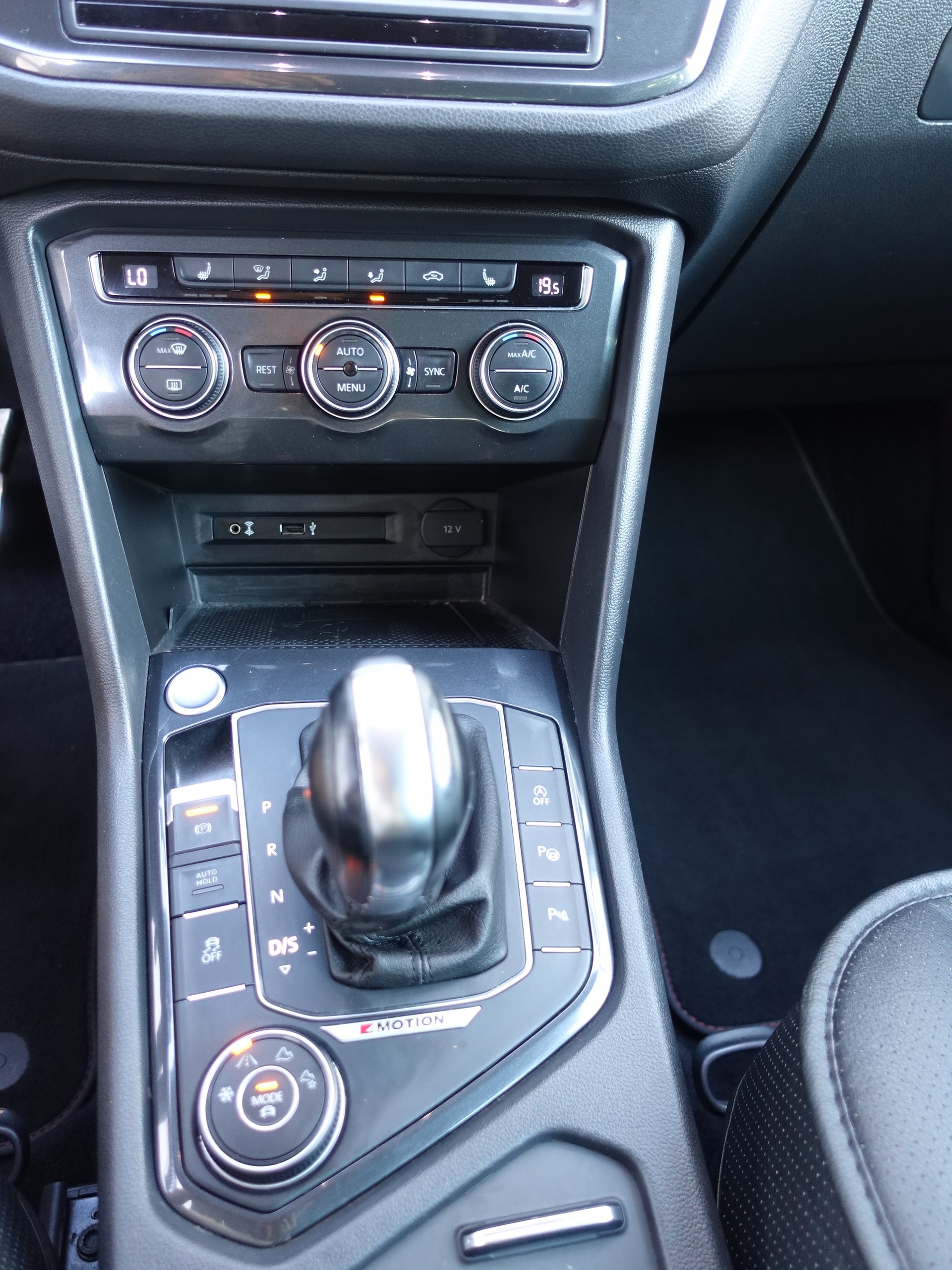 VW Tiguan 2.0 TDI SCR Sound 4Motion DSG-image-15