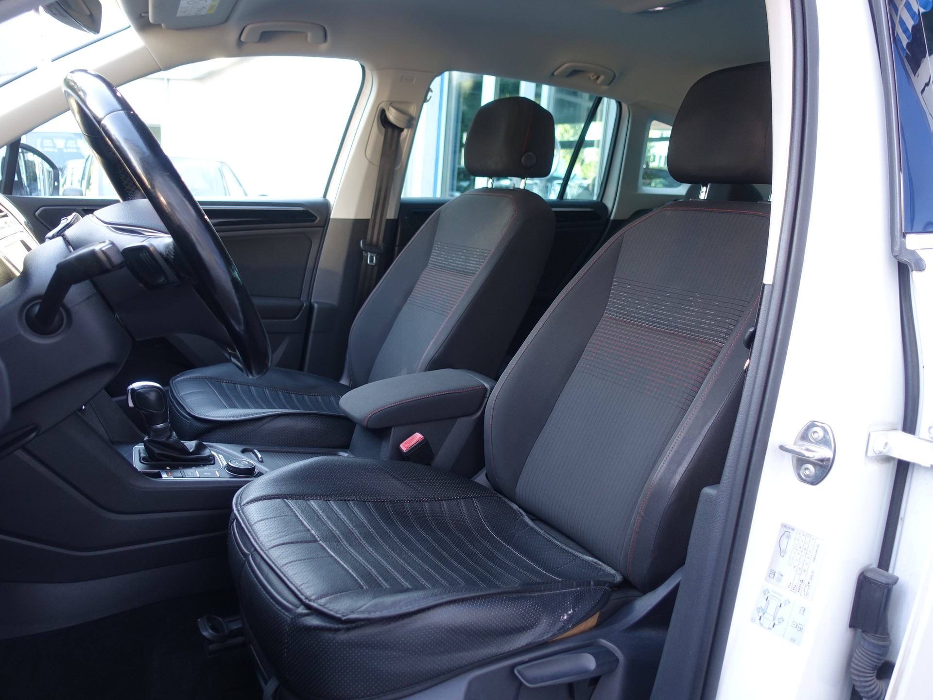 VW Tiguan 2.0 TDI SCR Sound 4Motion DSG-image-11