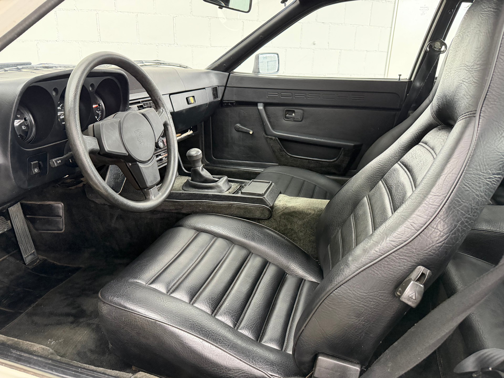 PORSCHE 924-image-7