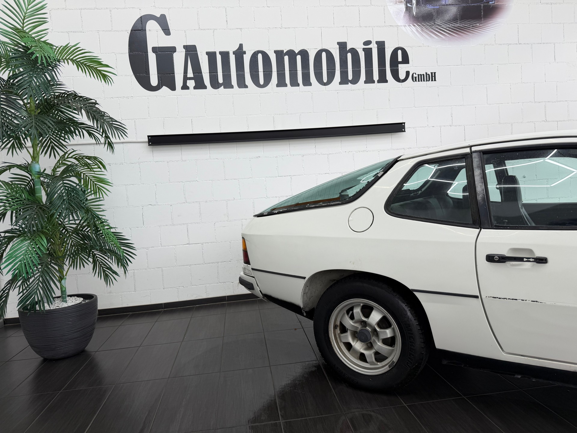 PORSCHE 924-image-3