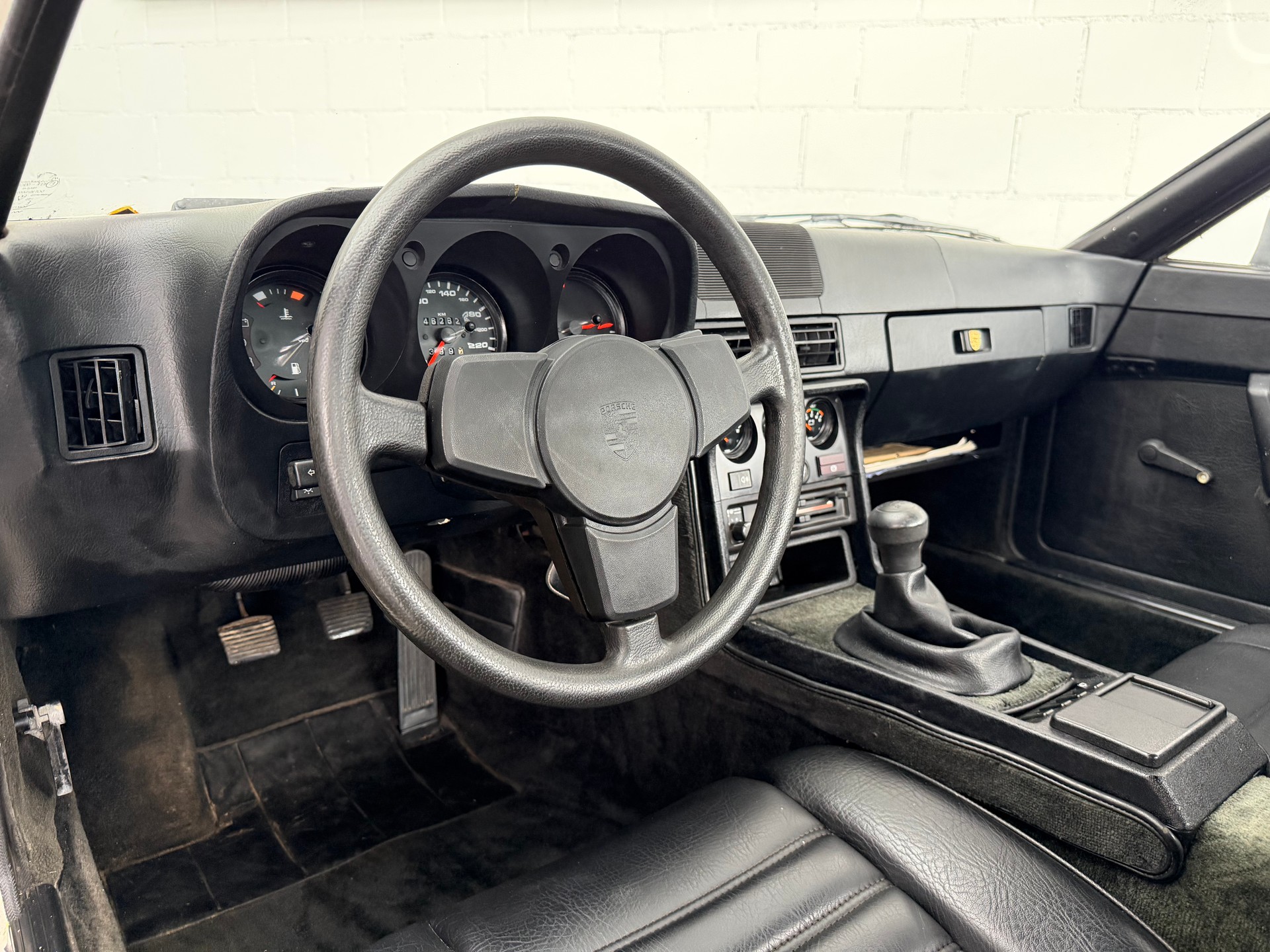 PORSCHE 924-image-8