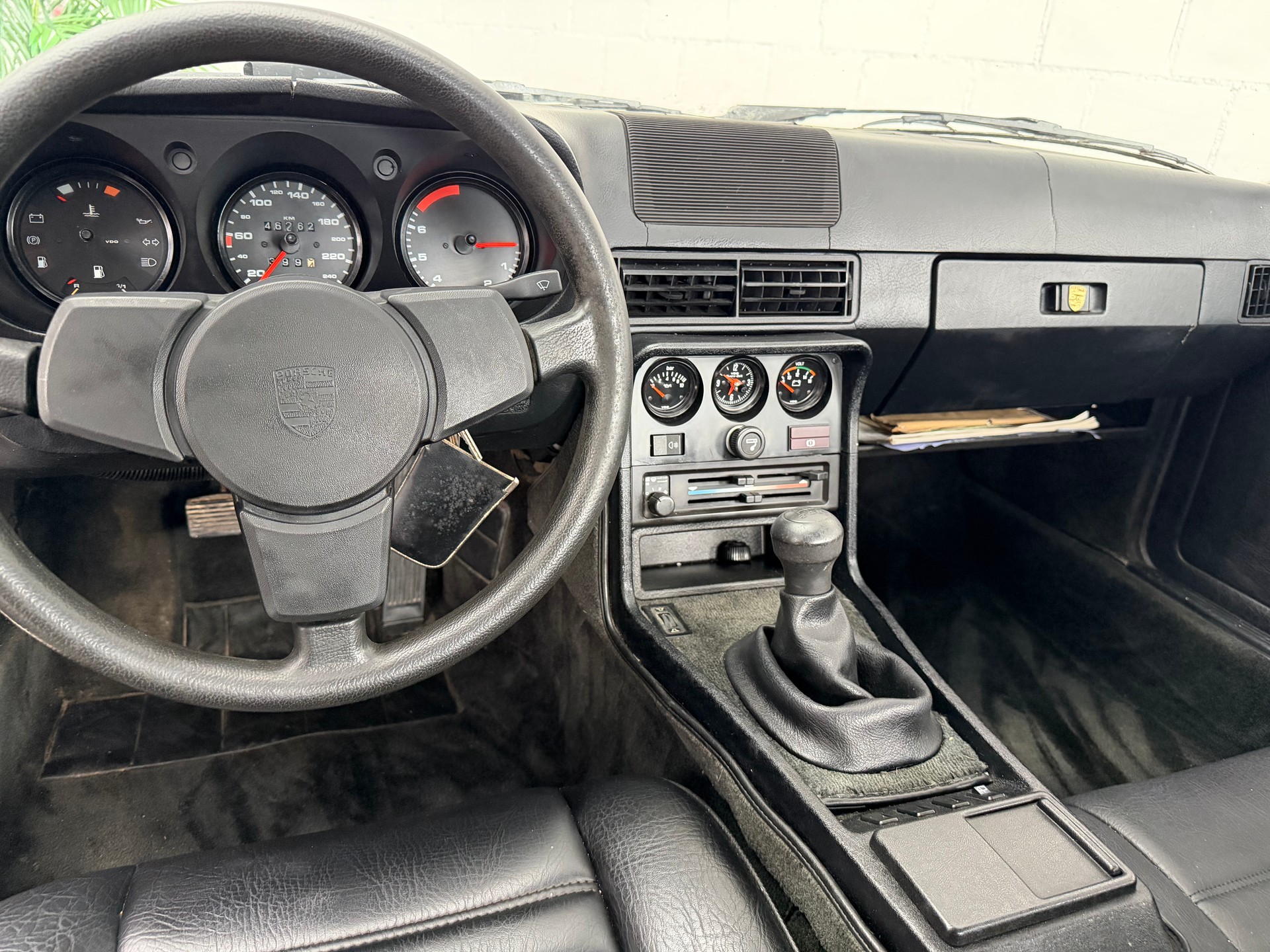 PORSCHE 924-image-9
