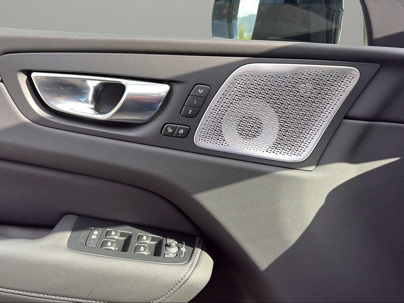 VOLVO XC60 T8 eAWD PluginHybrid Black Edition Geartronic-image-12